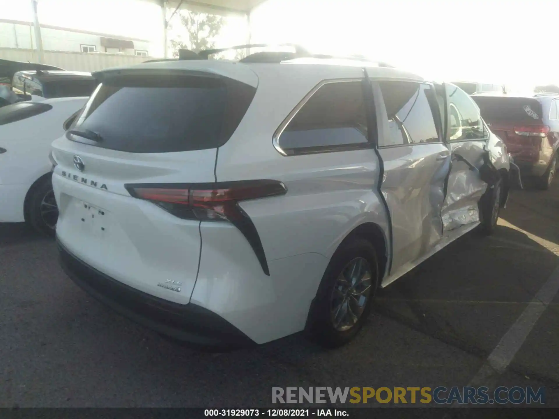 4 Photograph of a damaged car 5TDYSKFC5MS032178 TOYOTA SIENNA 2021