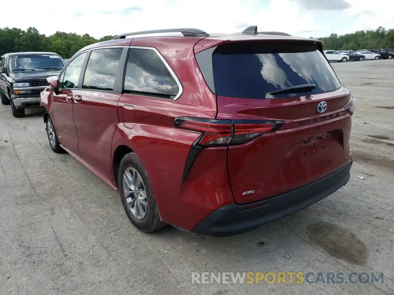 3 Photograph of a damaged car 5TDYSKFC5MS036845 TOYOTA SIENNA 2021