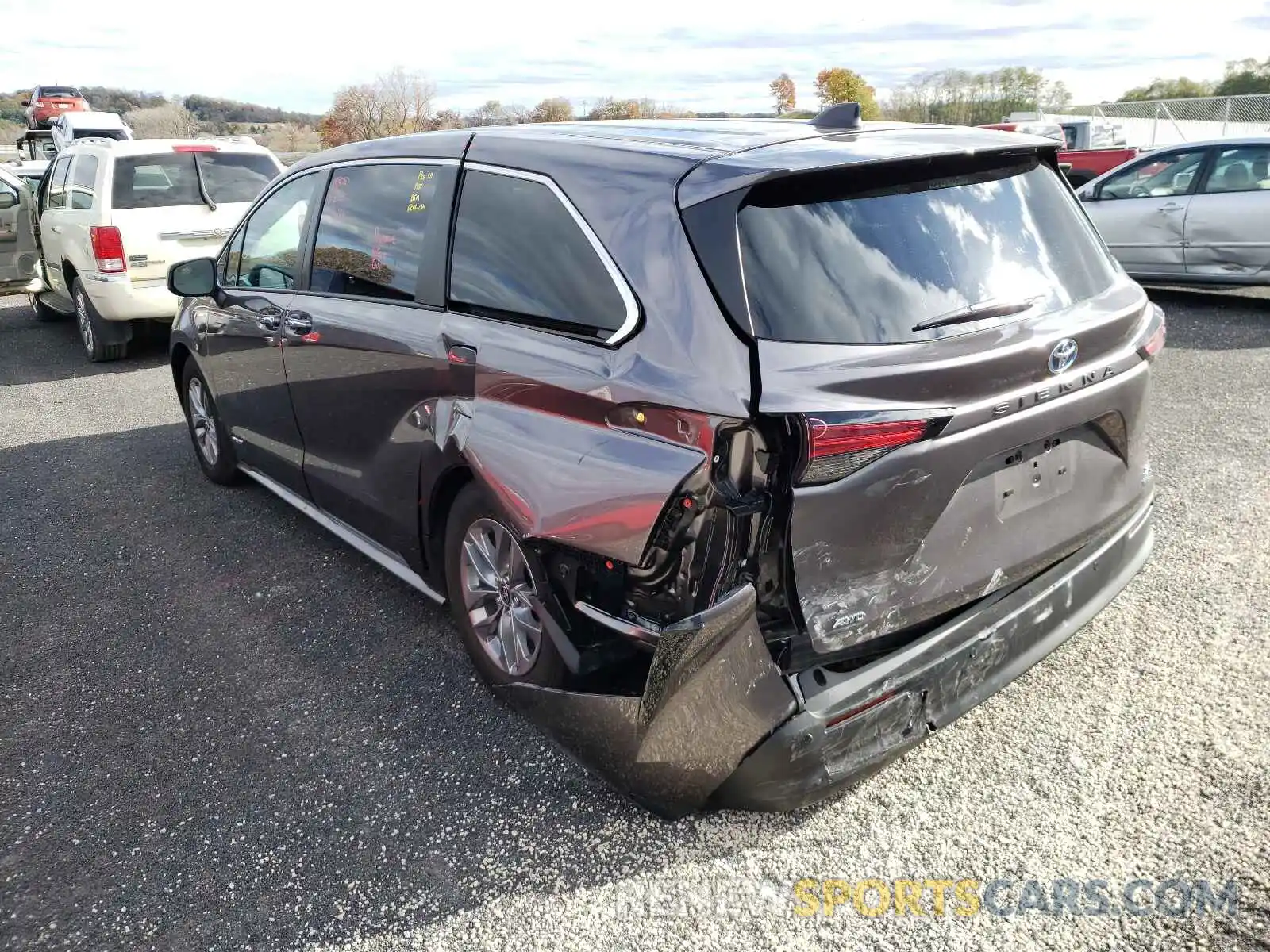 3 Photograph of a damaged car 5TDYSKFC6MS015809 TOYOTA SIENNA 2021