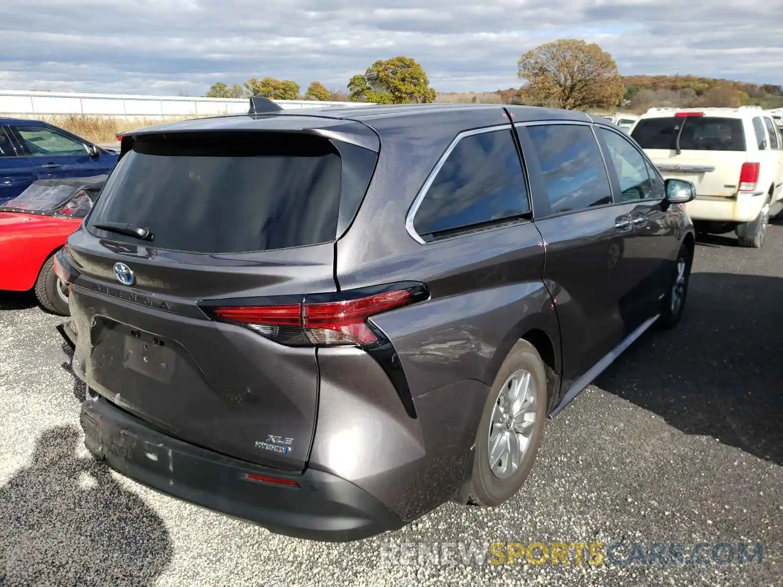 4 Photograph of a damaged car 5TDYSKFC6MS015809 TOYOTA SIENNA 2021