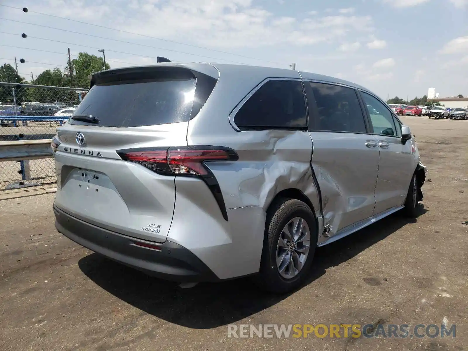 4 Photograph of a damaged car 5TDYSKFC6MS015924 TOYOTA SIENNA 2021