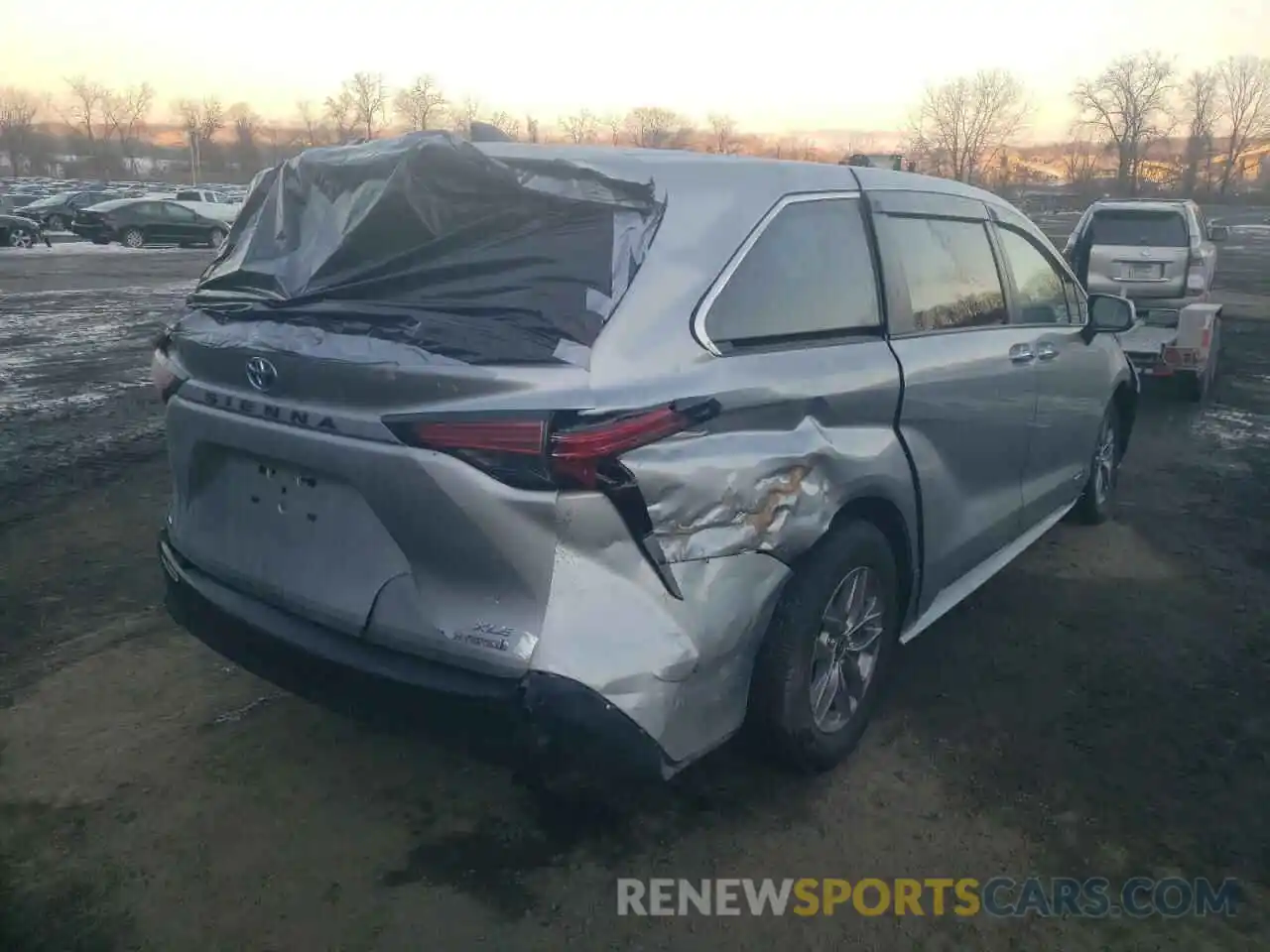 4 Photograph of a damaged car 5TDYSKFC6MS024543 TOYOTA SIENNA 2021