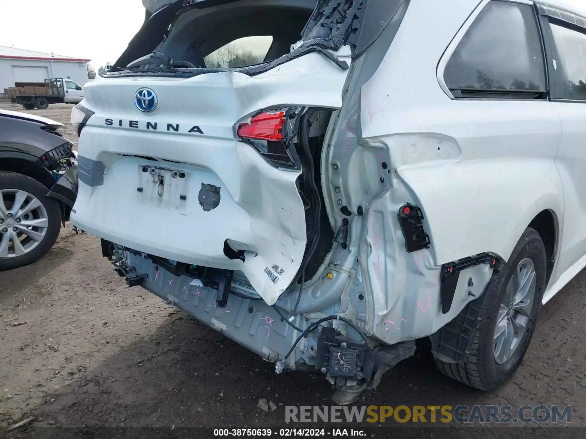 6 Photograph of a damaged car 5TDYSKFC6MS030245 TOYOTA SIENNA 2021