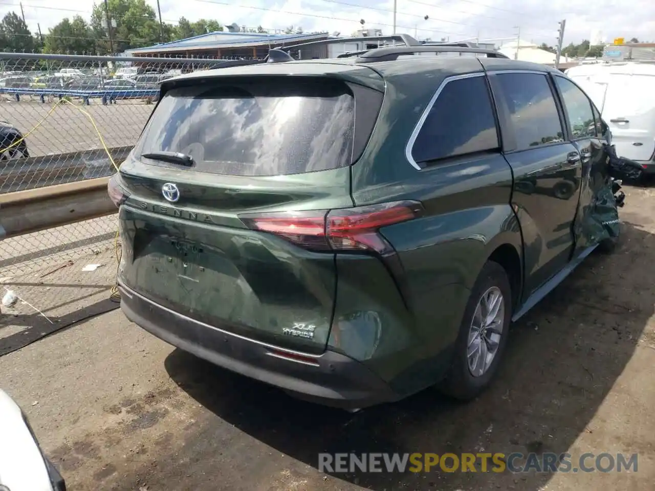 4 Photograph of a damaged car 5TDYSKFC6MS034537 TOYOTA SIENNA 2021