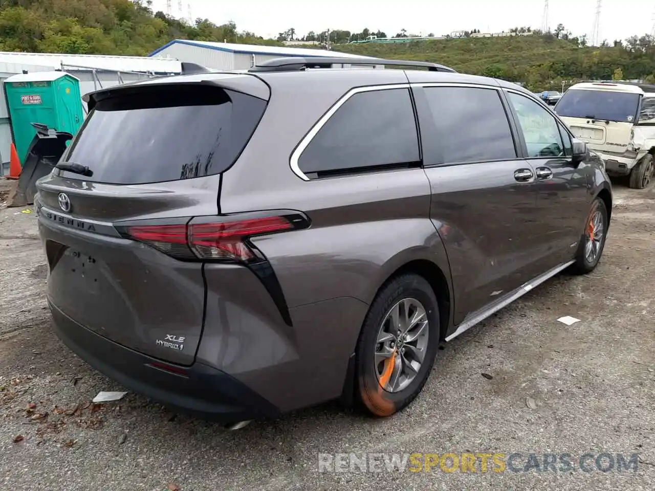 4 Photograph of a damaged car 5TDYSKFC7MS017343 TOYOTA SIENNA 2021