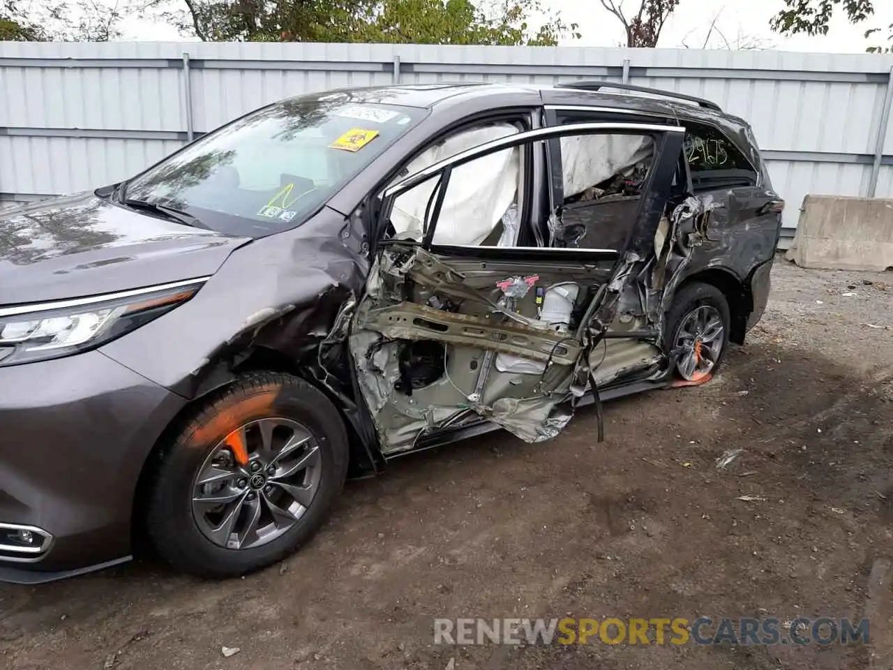 9 Photograph of a damaged car 5TDYSKFC7MS017343 TOYOTA SIENNA 2021