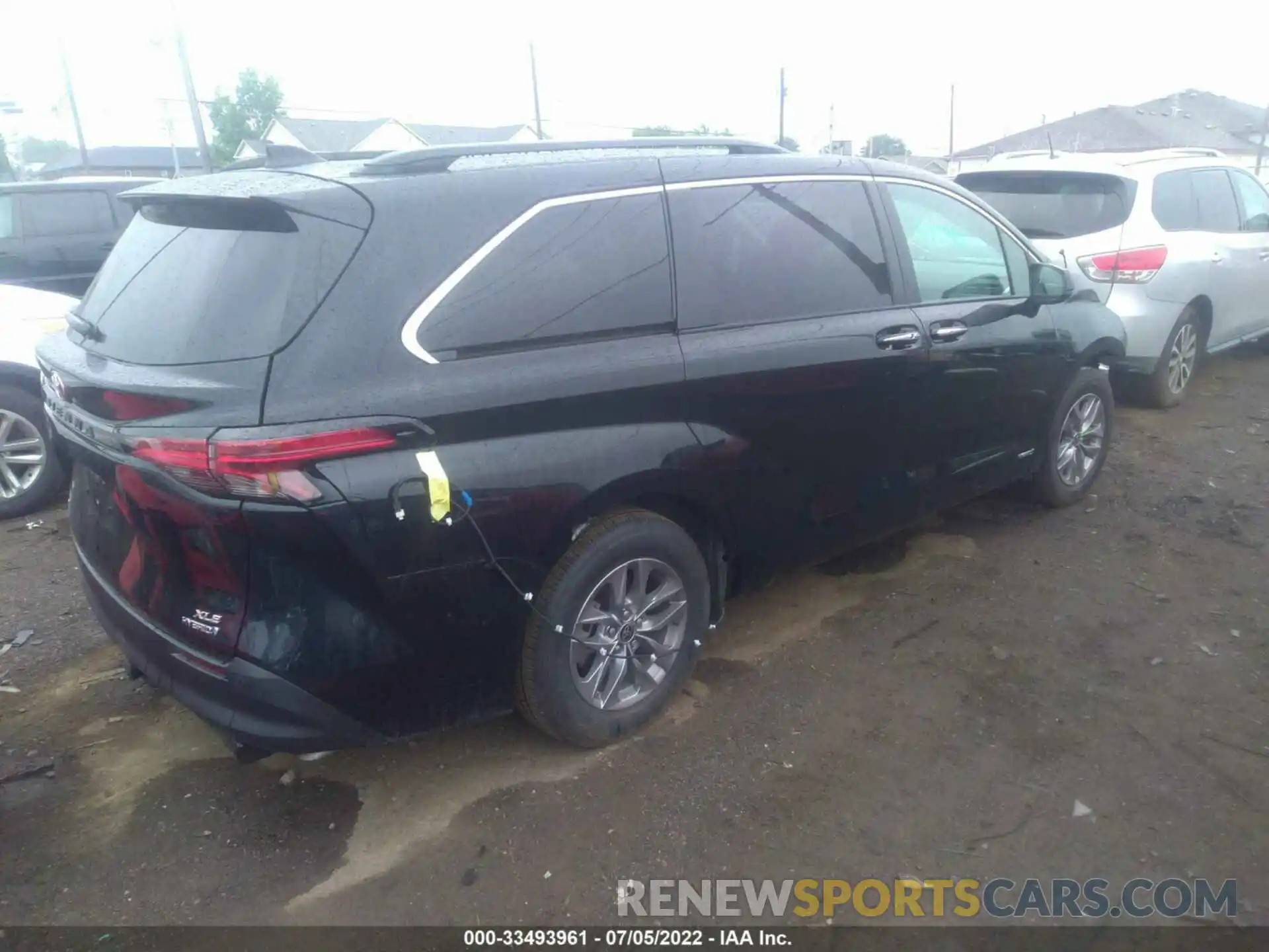 4 Photograph of a damaged car 5TDYSKFC7MS039939 TOYOTA SIENNA 2021