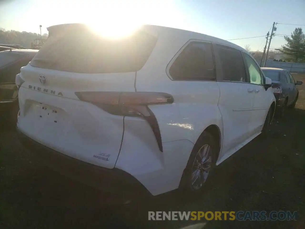 4 Photograph of a damaged car 5TDYSKFC8MS016668 TOYOTA SIENNA 2021