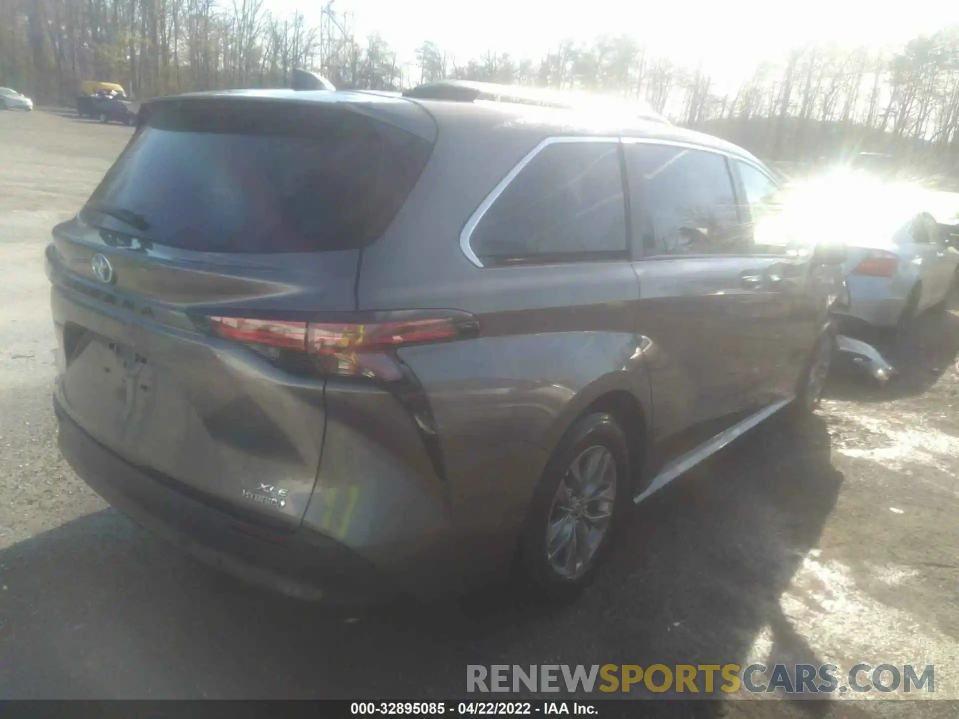 4 Photograph of a damaged car 5TDYSKFC8MS029016 TOYOTA SIENNA 2021