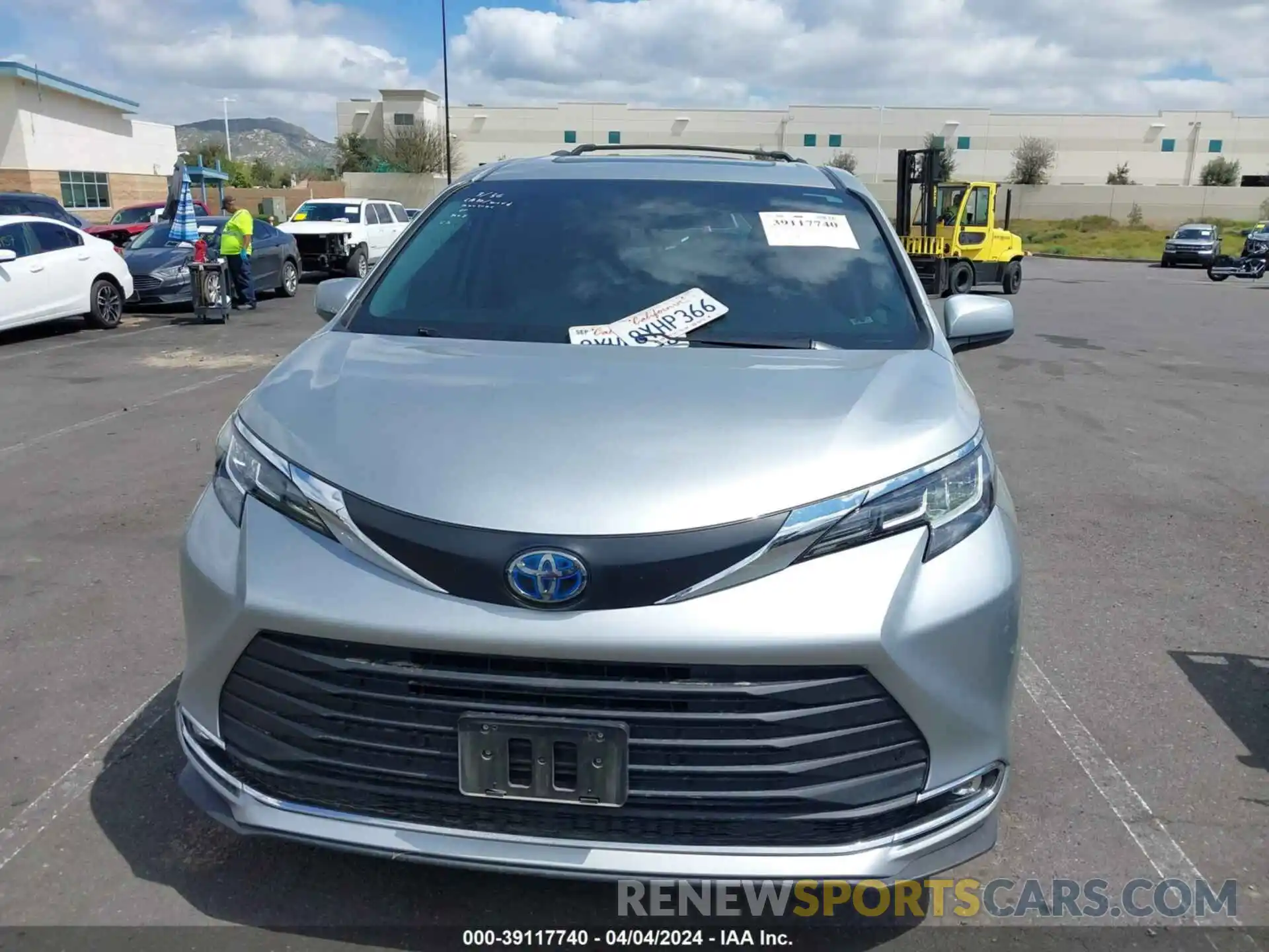 12 Photograph of a damaged car 5TDYSKFC8MS040033 TOYOTA SIENNA 2021