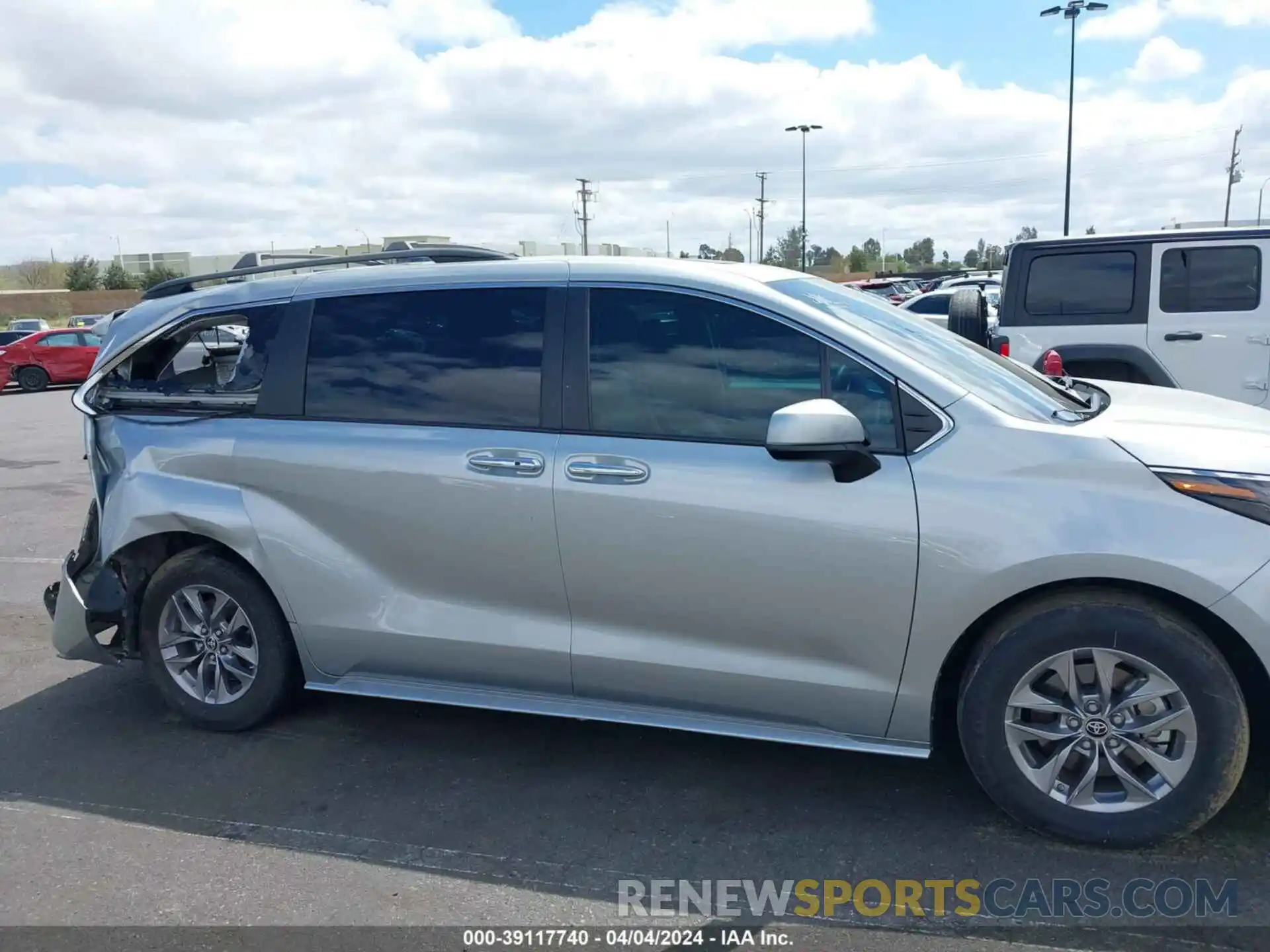 13 Photograph of a damaged car 5TDYSKFC8MS040033 TOYOTA SIENNA 2021