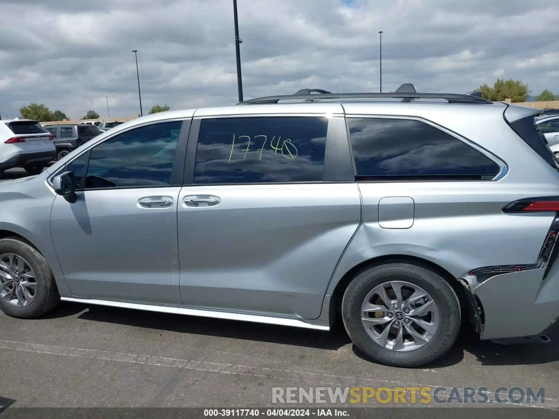 14 Photograph of a damaged car 5TDYSKFC8MS040033 TOYOTA SIENNA 2021