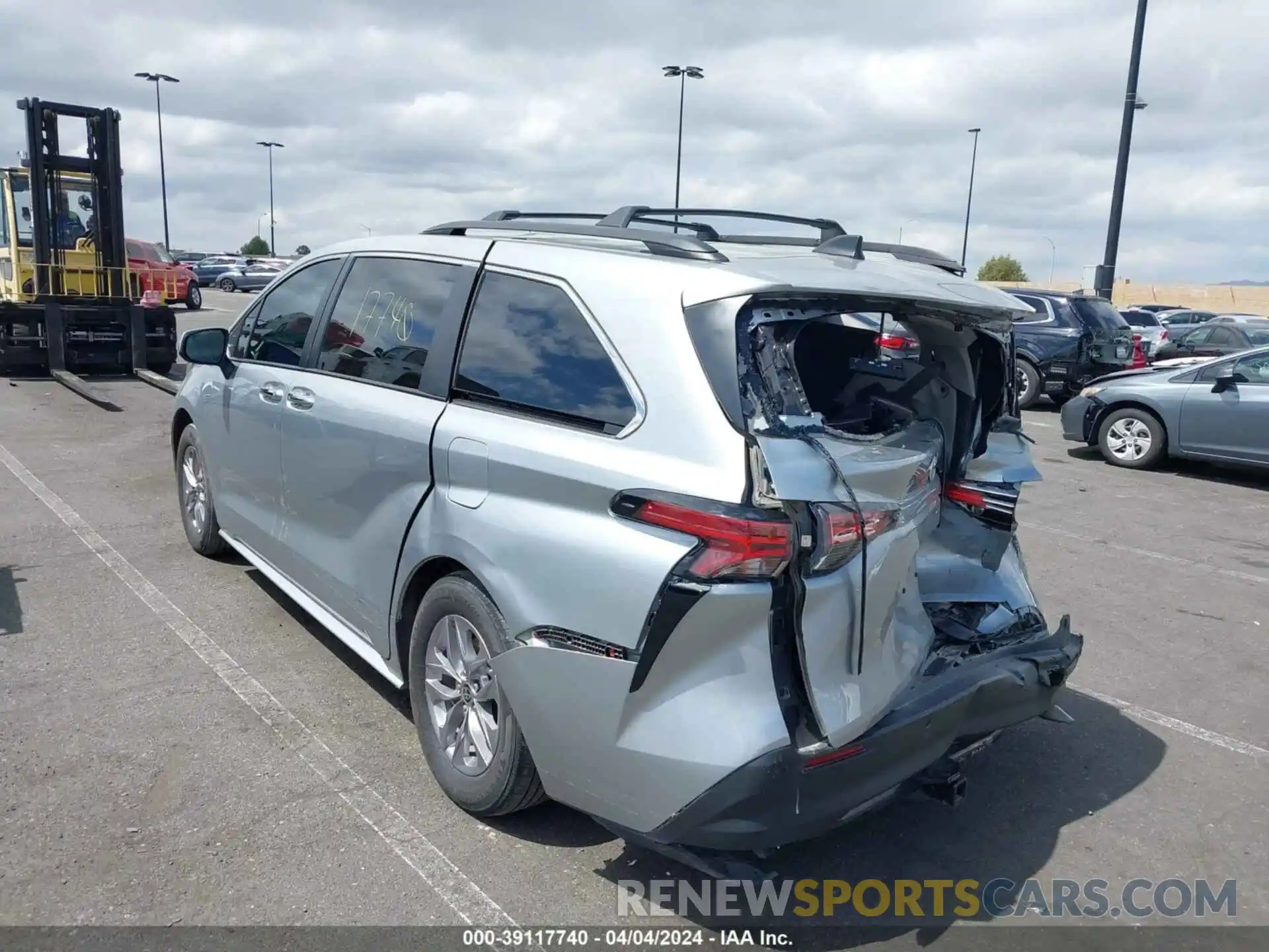 3 Photograph of a damaged car 5TDYSKFC8MS040033 TOYOTA SIENNA 2021