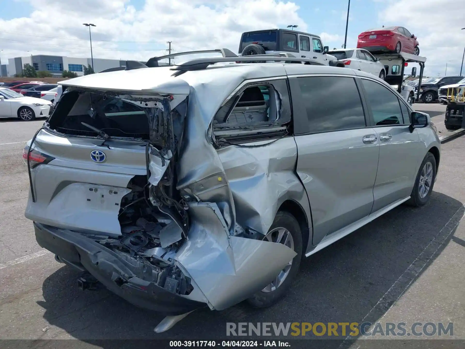 4 Photograph of a damaged car 5TDYSKFC8MS040033 TOYOTA SIENNA 2021