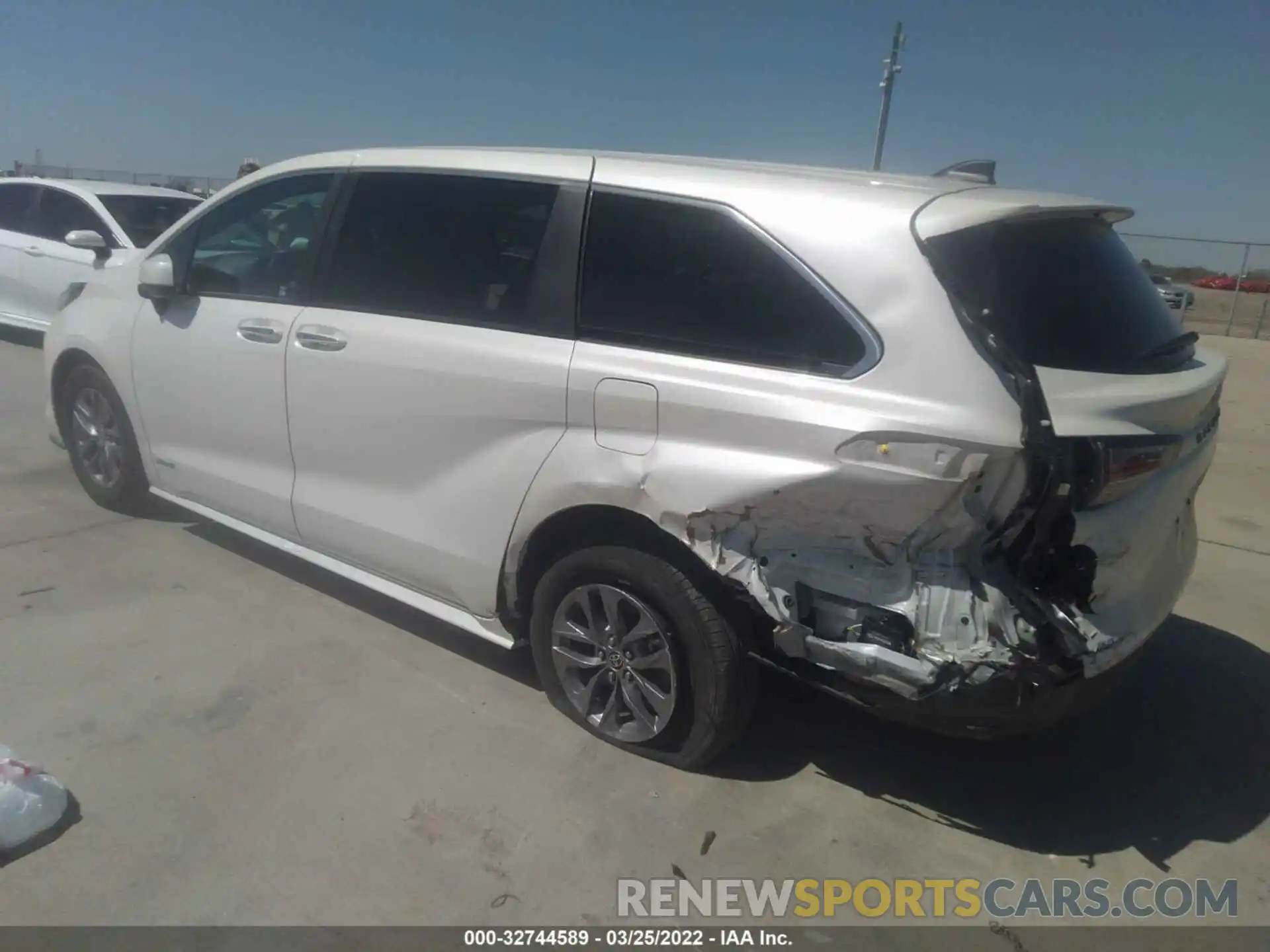 3 Photograph of a damaged car 5TDYSKFC9MS003217 TOYOTA SIENNA 2021