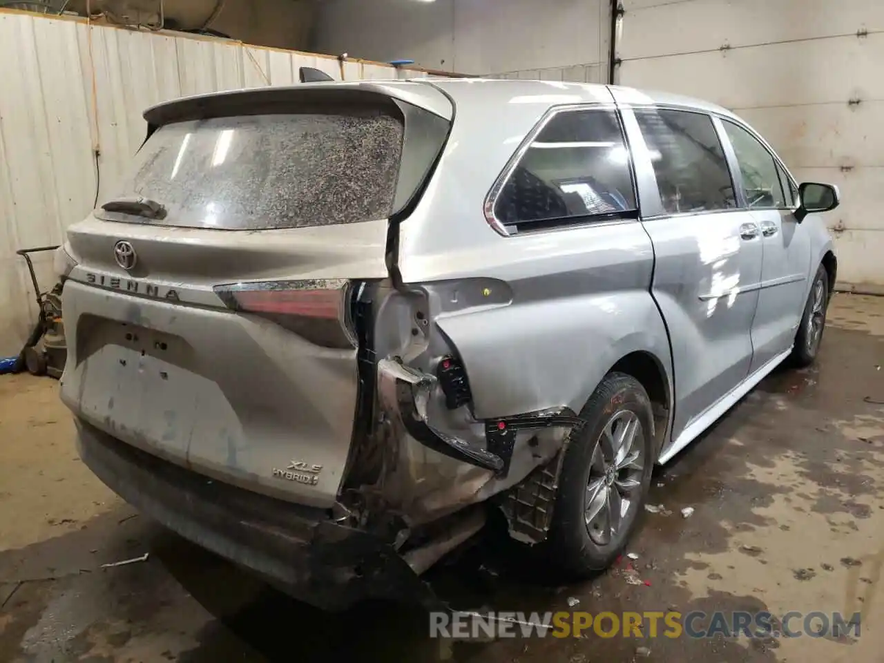 4 Photograph of a damaged car 5TDYSKFC9MS003959 TOYOTA SIENNA 2021