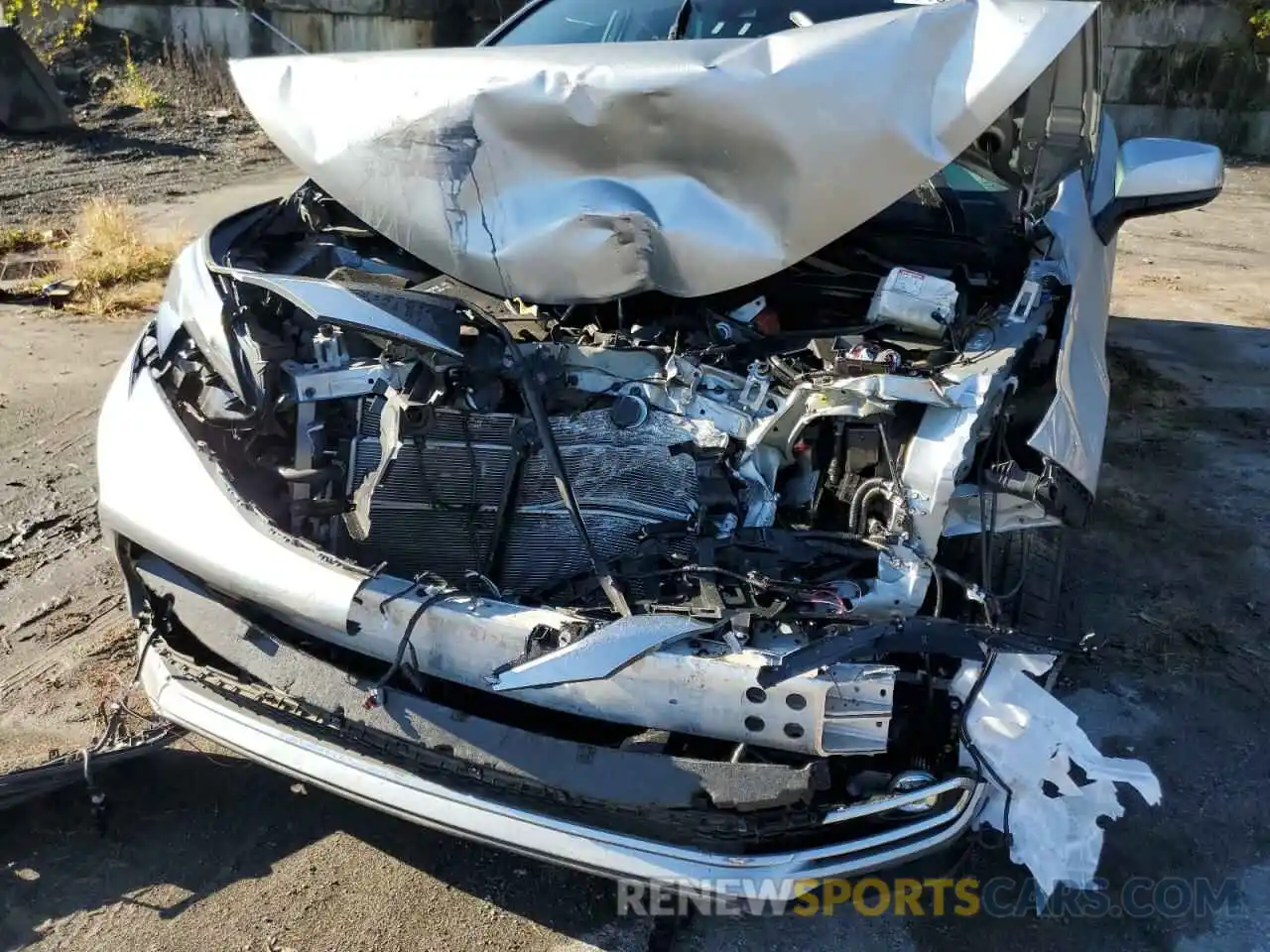 9 Photograph of a damaged car 5TDYSKFC9MS012158 TOYOTA SIENNA 2021