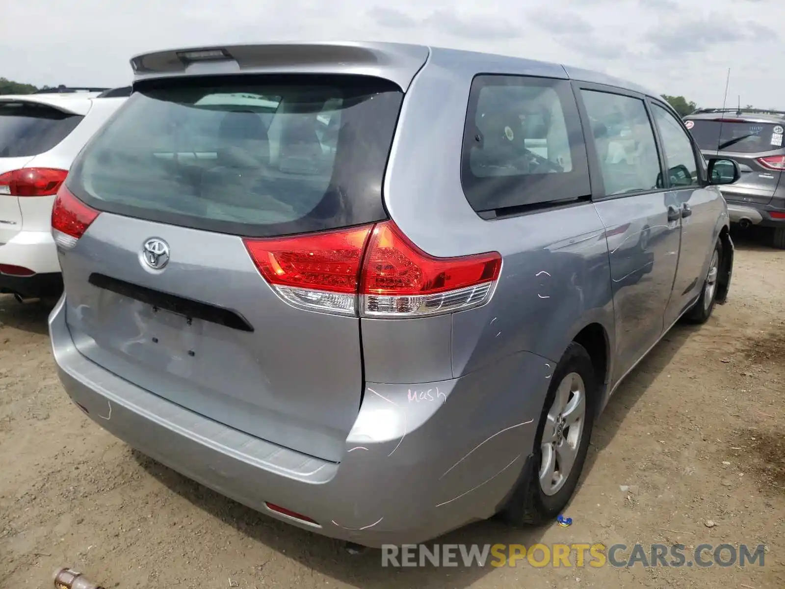 4 Photograph of a damaged car 5TDZK3DC6ES502832 TOYOTA SIENNA 2021