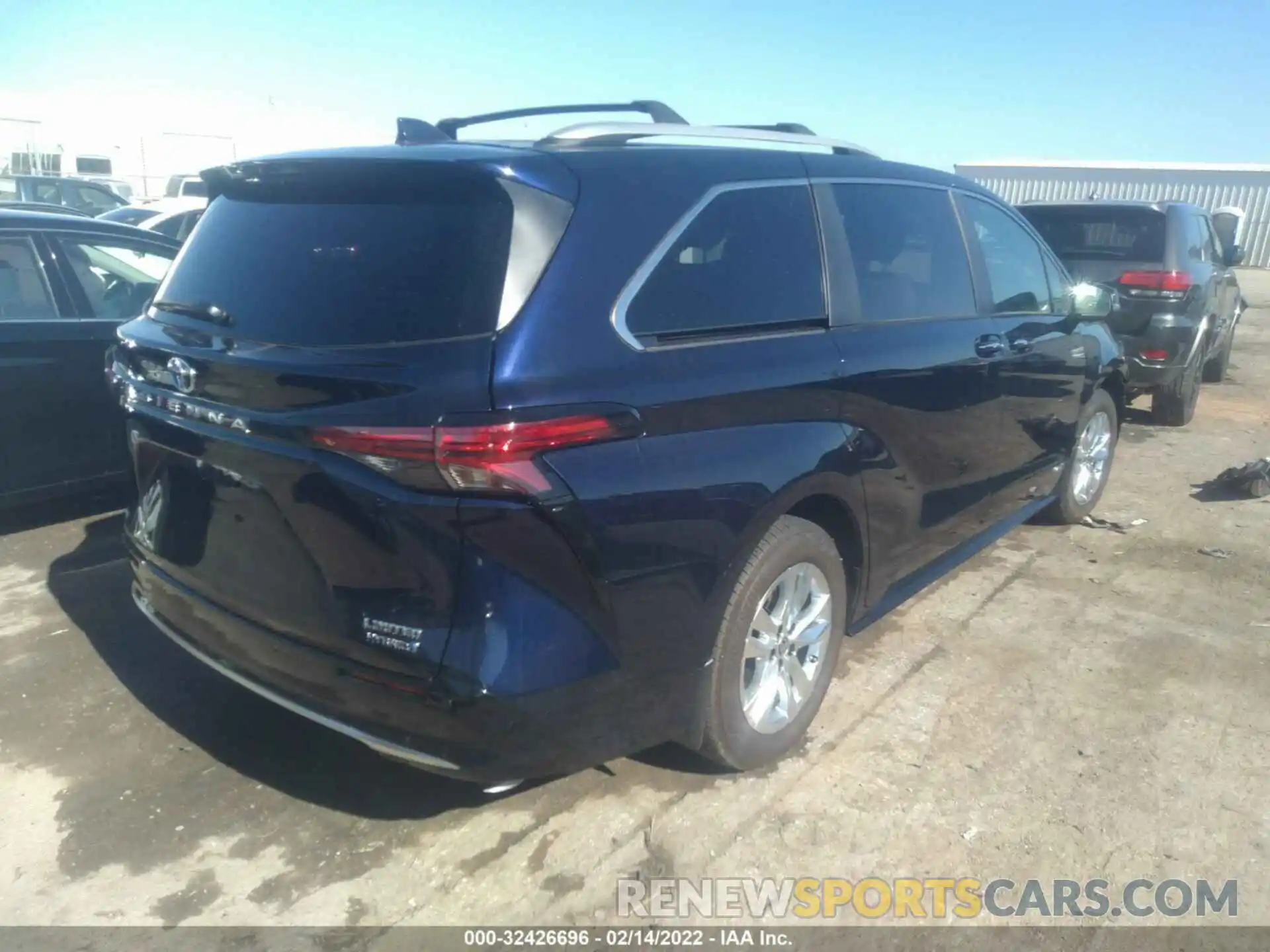 4 Photograph of a damaged car 5TDZRKEC0MS067129 TOYOTA SIENNA 2021