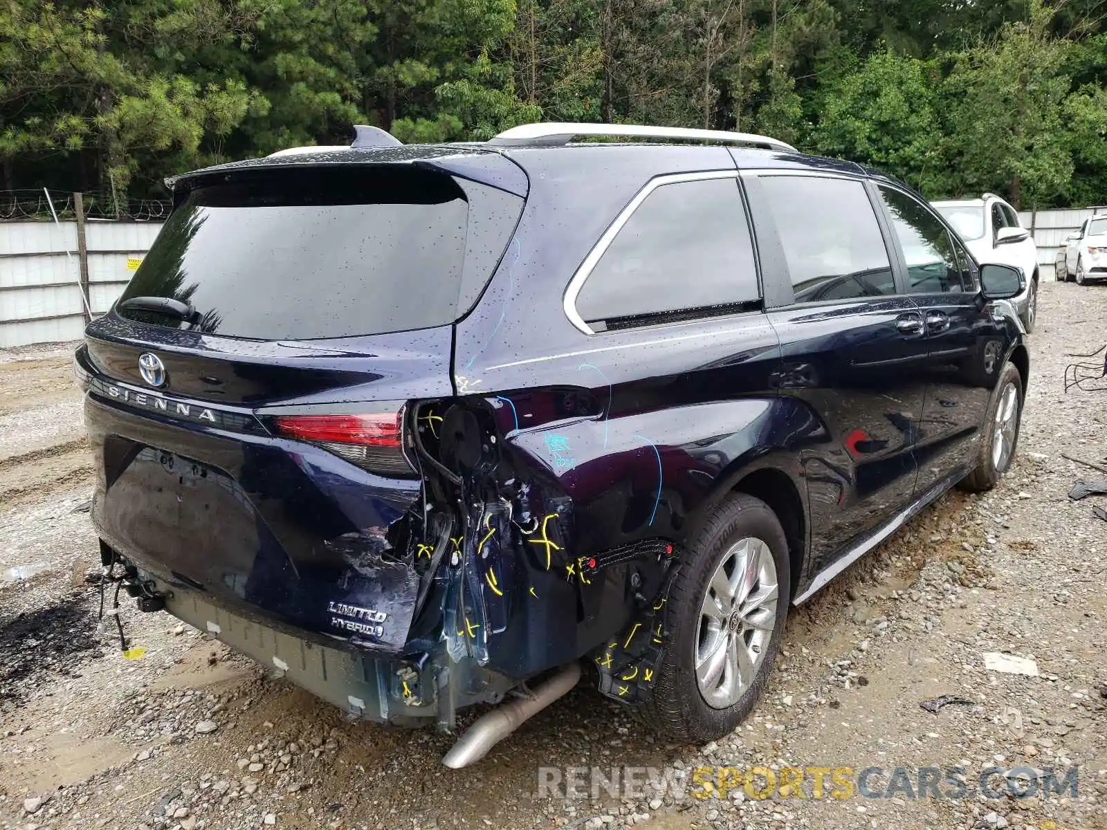 4 Photograph of a damaged car 5TDZRKEC1MS005917 TOYOTA SIENNA 2021