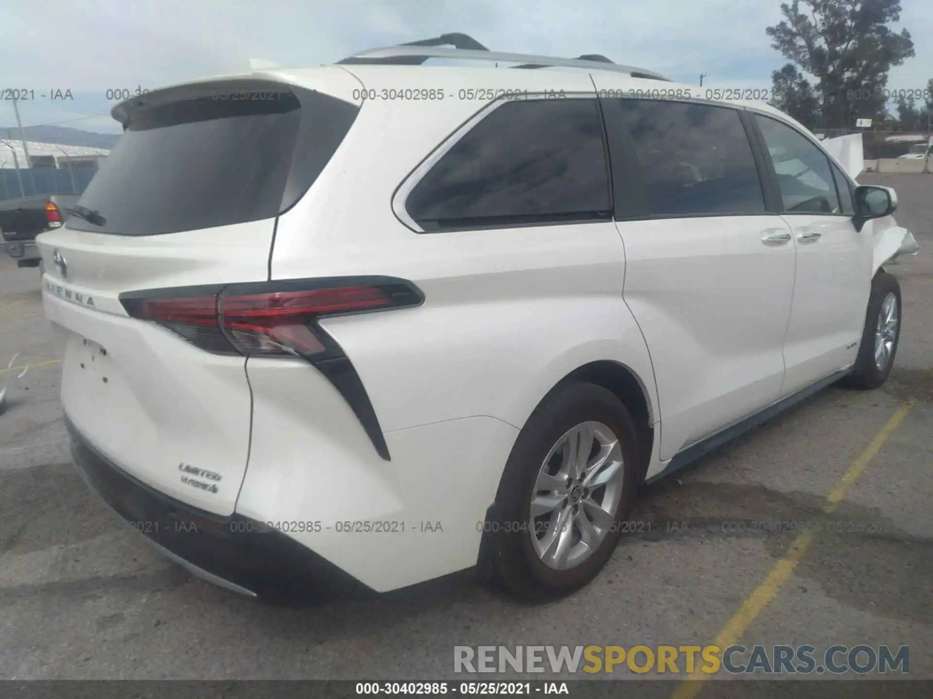 4 Photograph of a damaged car 5TDZRKEC2MS008552 TOYOTA SIENNA 2021