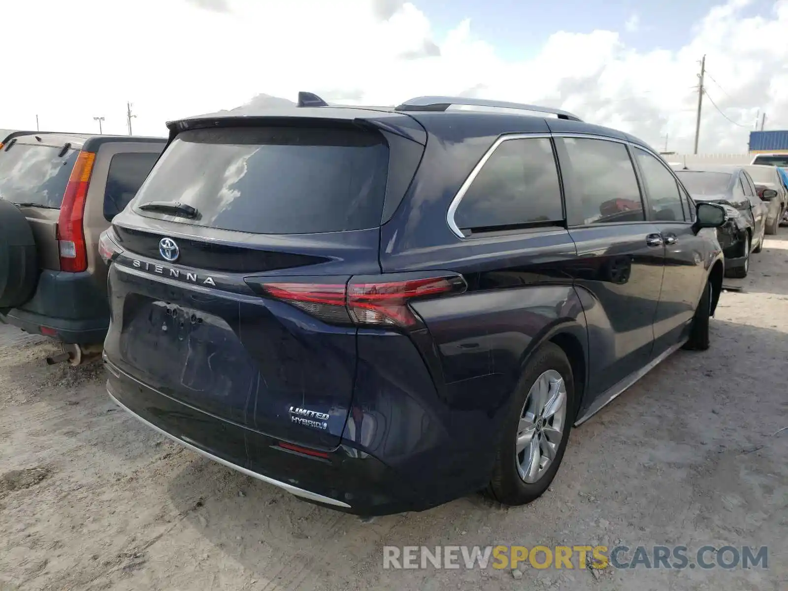 4 Photograph of a damaged car 5TDZRKEC3MS035453 TOYOTA SIENNA 2021