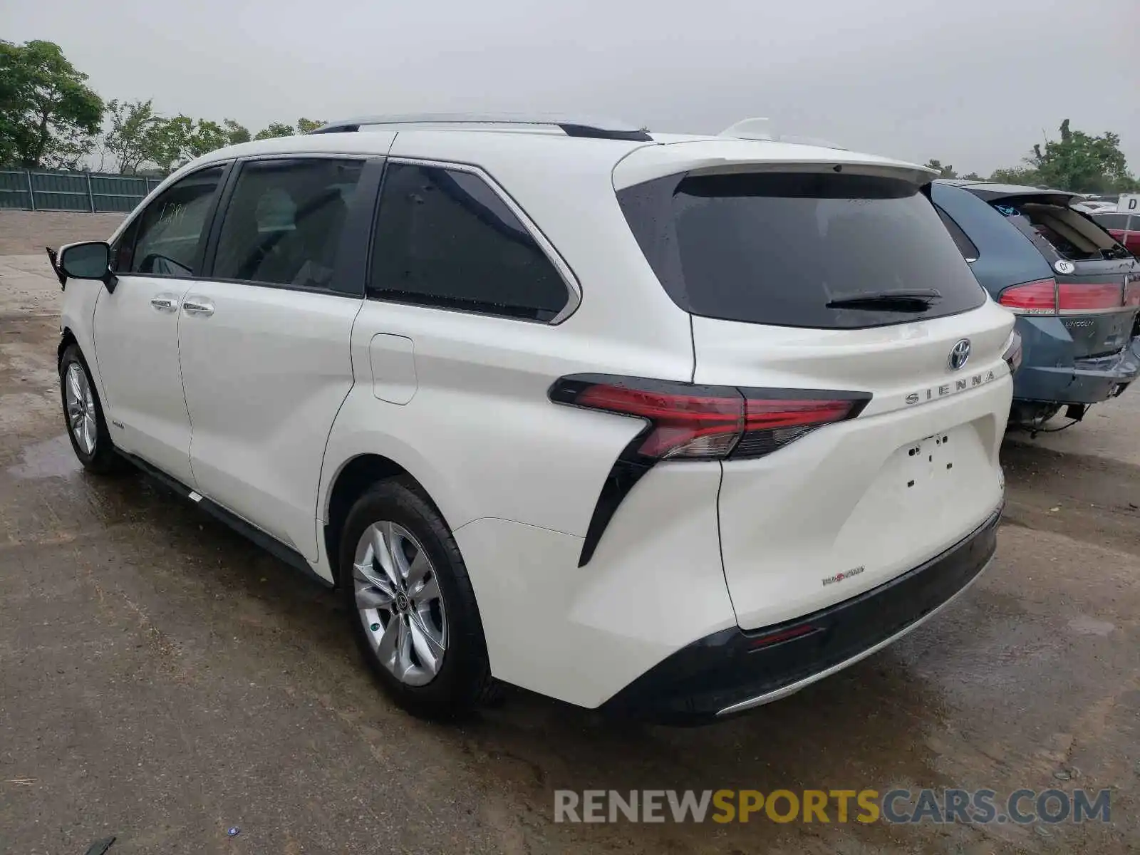 3 Photograph of a damaged car 5TDZRKEC4MS042668 TOYOTA SIENNA 2021