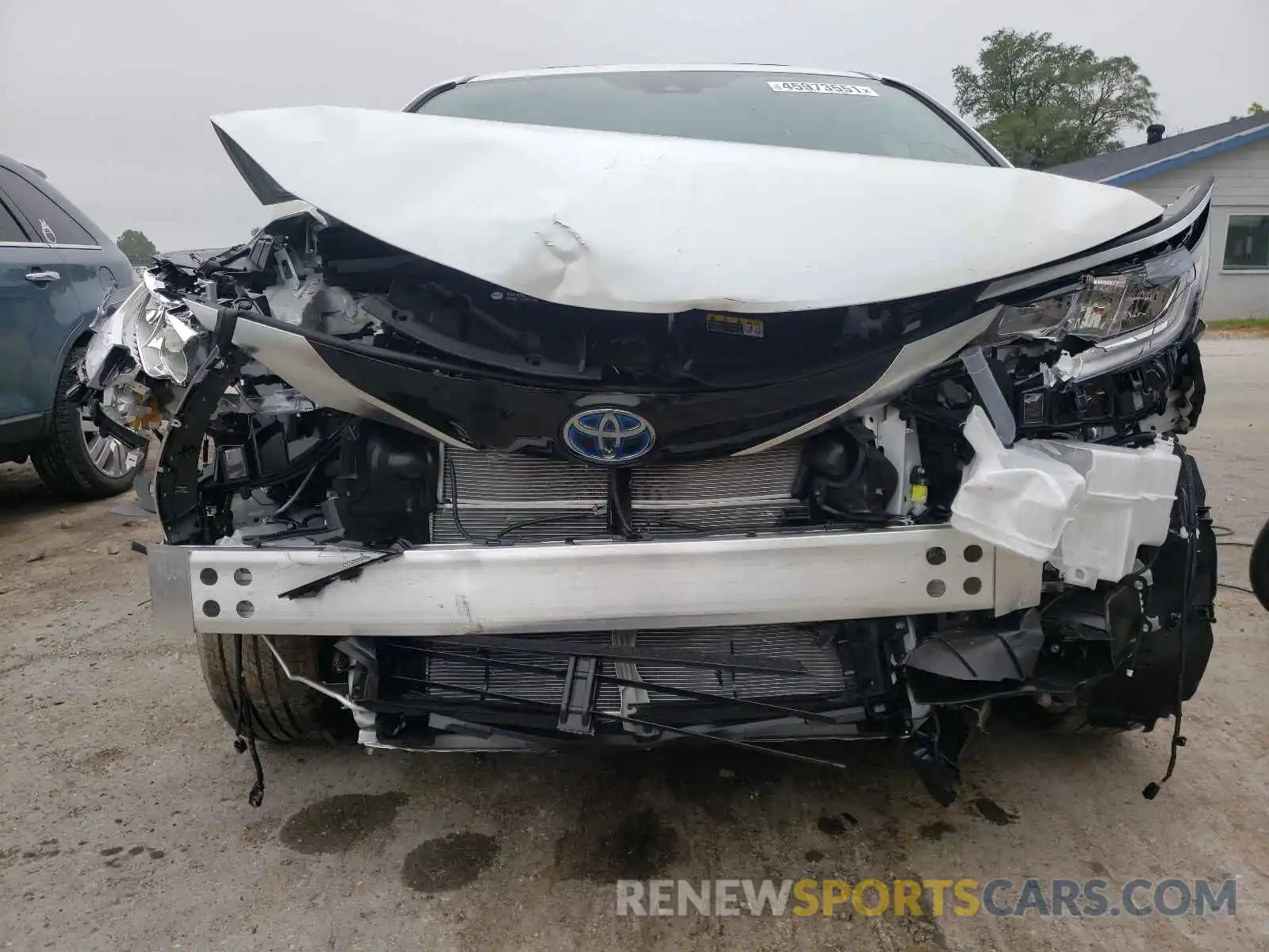 9 Photograph of a damaged car 5TDZRKEC4MS042668 TOYOTA SIENNA 2021