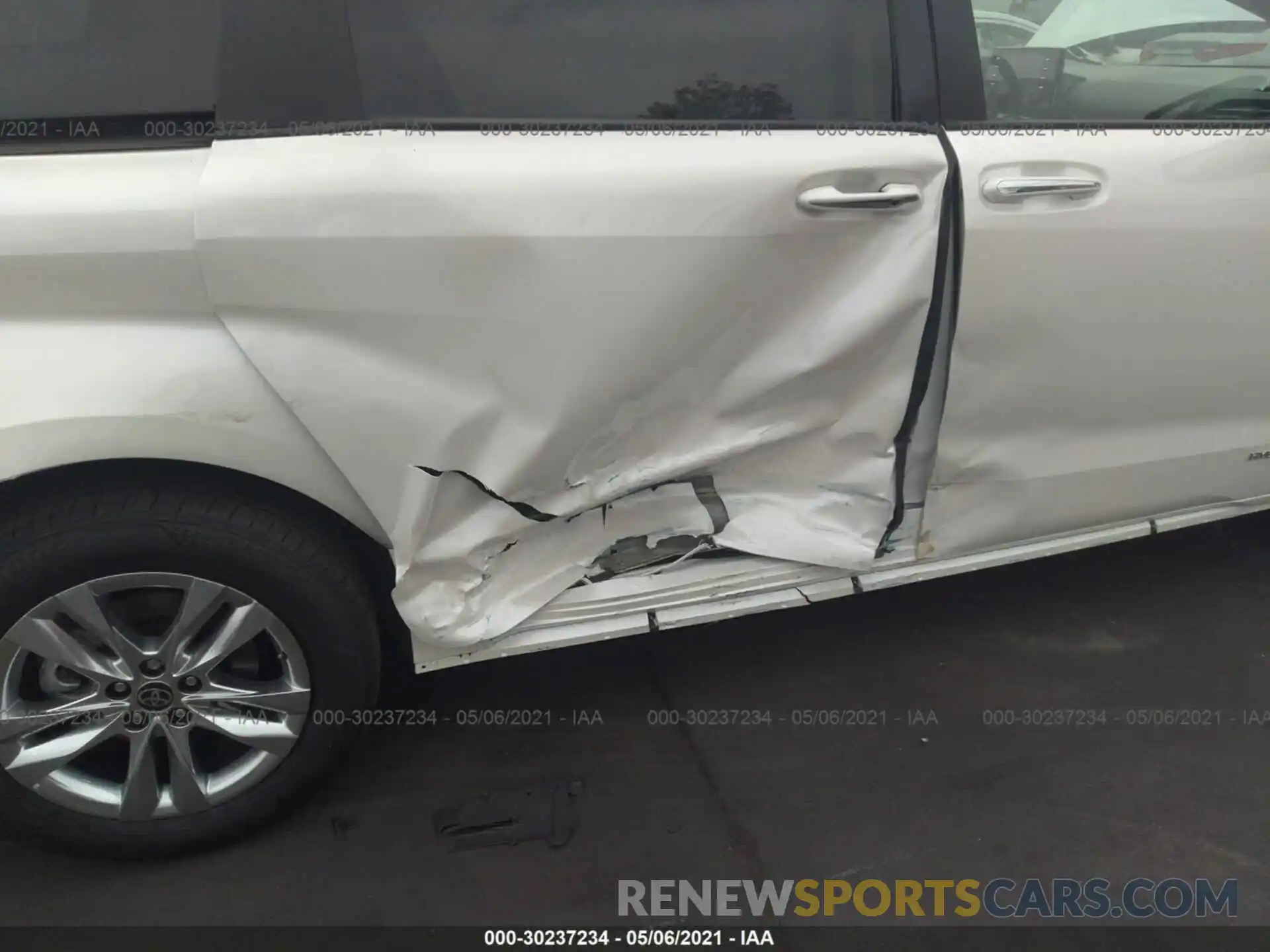 6 Photograph of a damaged car 5TDZRKEC6MS026956 TOYOTA SIENNA 2021