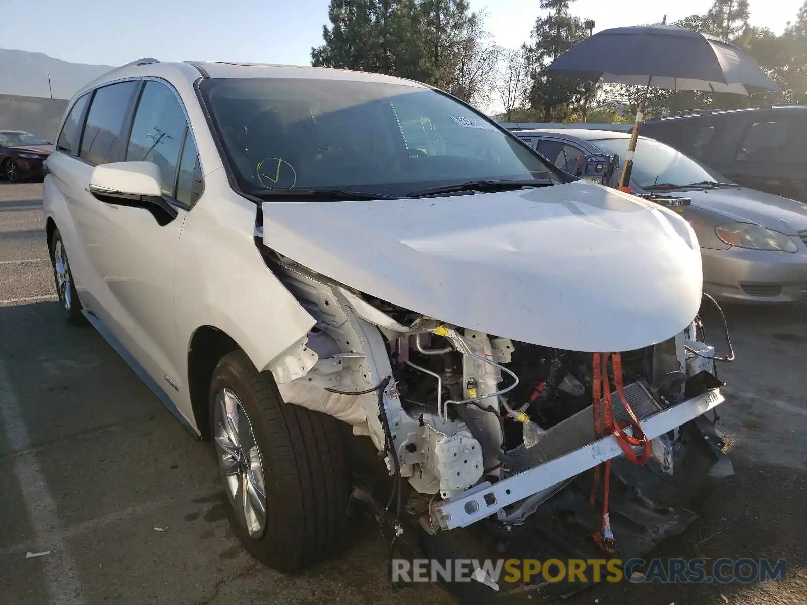 1 Photograph of a damaged car 5TDZRKEC8MS030359 TOYOTA SIENNA 2021