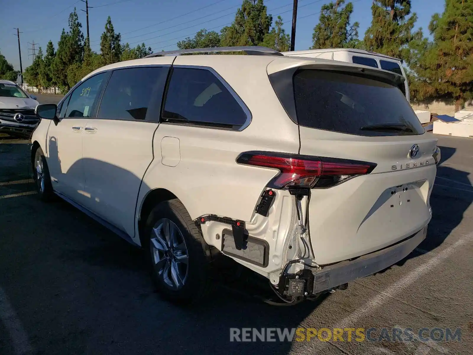 3 Photograph of a damaged car 5TDZRKEC8MS030359 TOYOTA SIENNA 2021