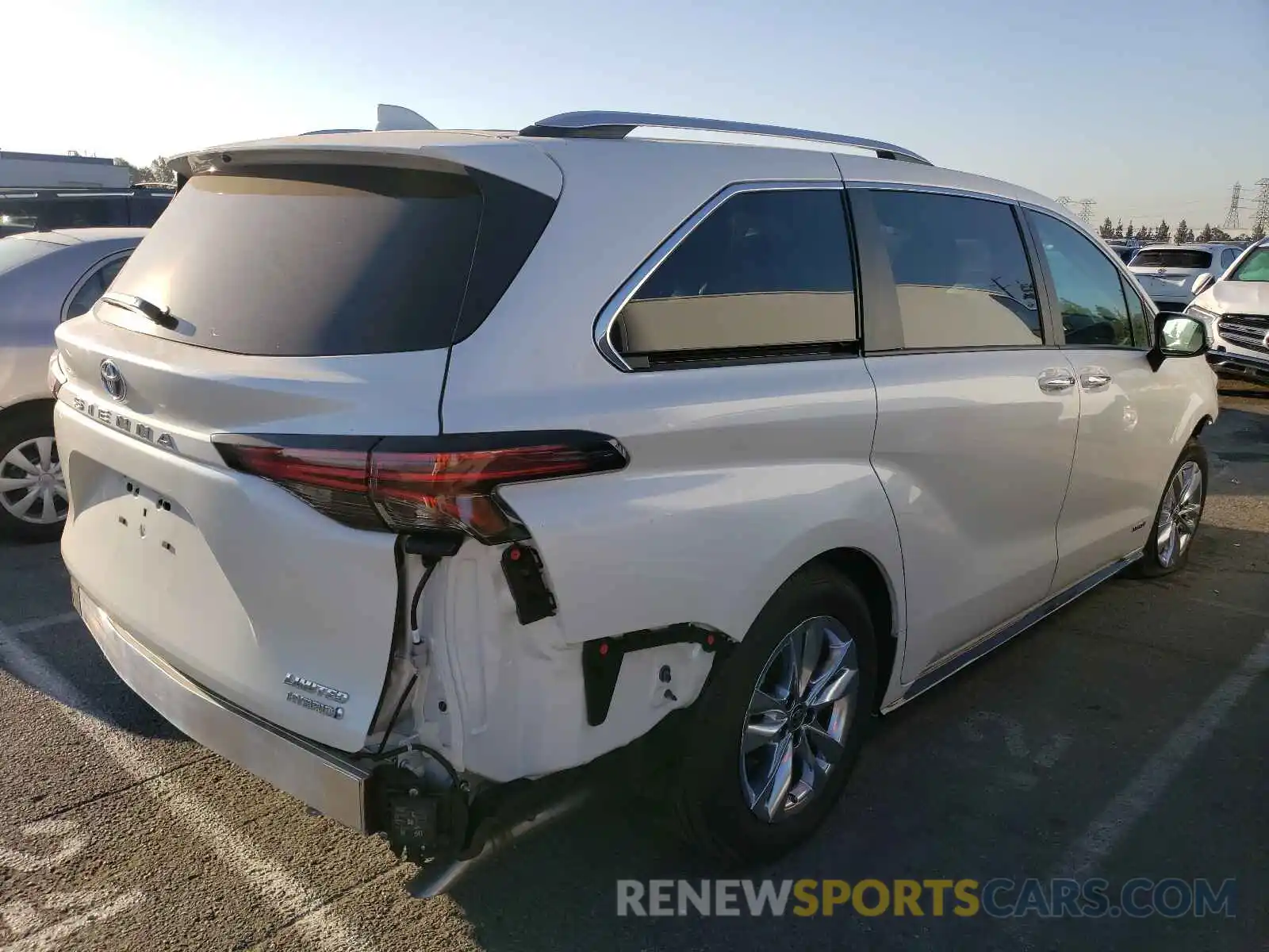 4 Photograph of a damaged car 5TDZRKEC8MS030359 TOYOTA SIENNA 2021