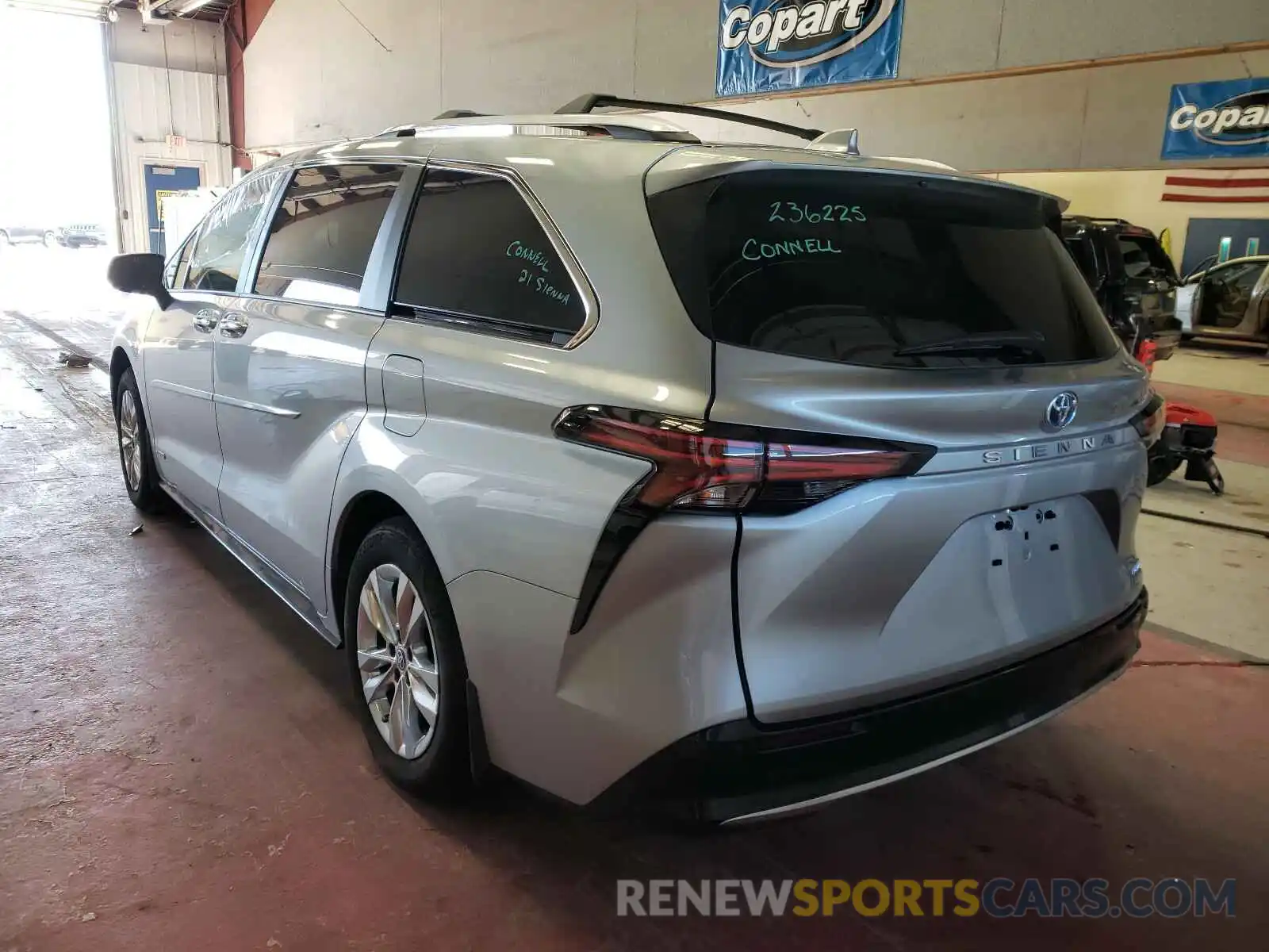 3 Photograph of a damaged car 5TDZRKEC9MS017684 TOYOTA SIENNA 2021