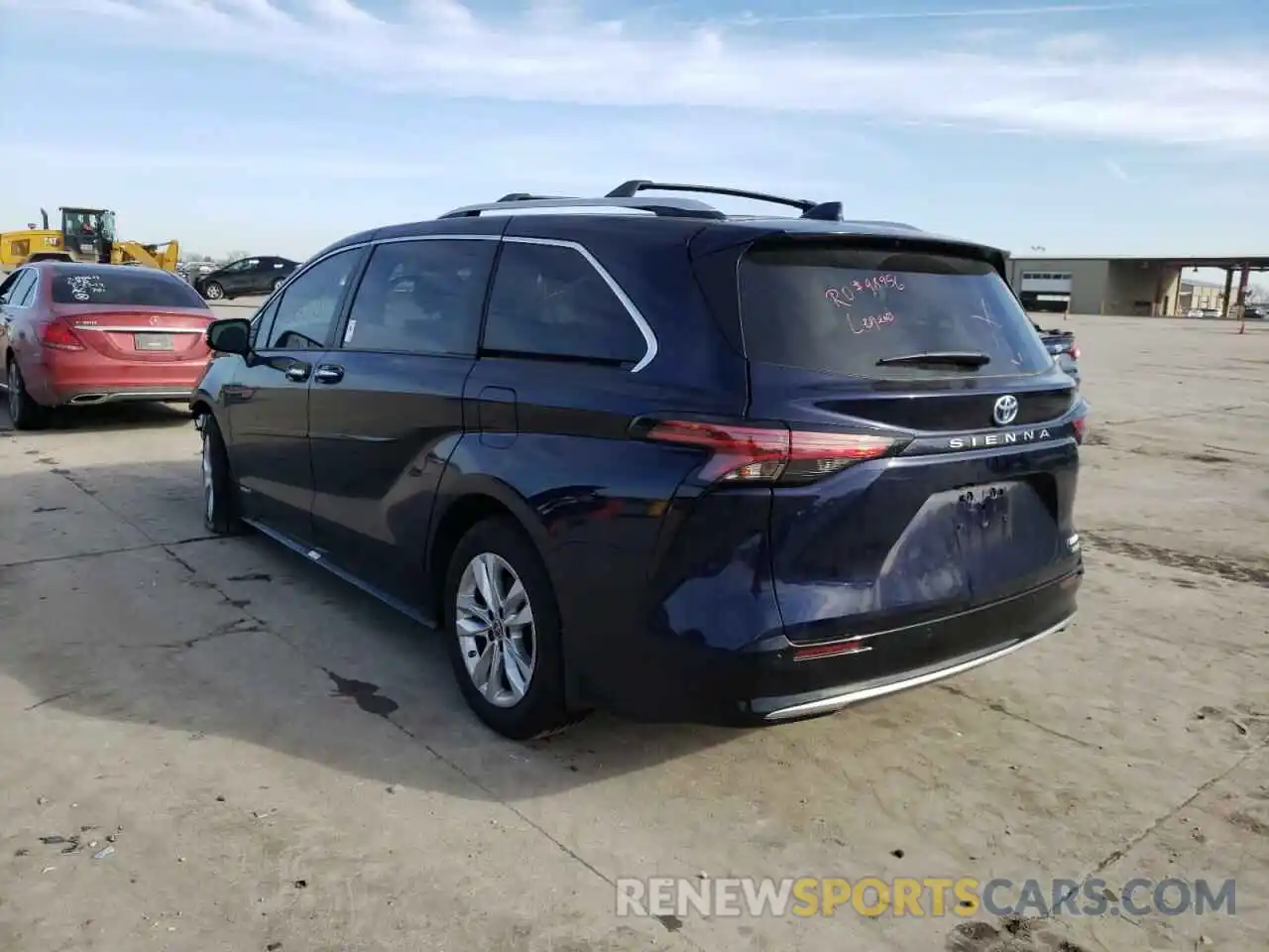 3 Photograph of a damaged car 5TDZRKEC9MS069235 TOYOTA SIENNA 2021