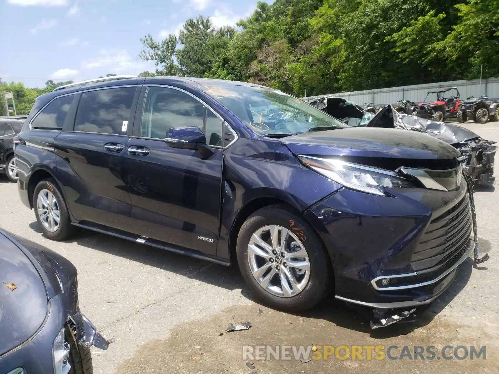 1 Photograph of a damaged car 5TDZSKFC0MS024655 TOYOTA SIENNA 2021