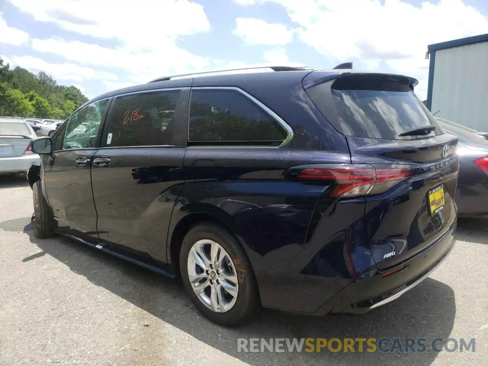 3 Photograph of a damaged car 5TDZSKFC0MS024655 TOYOTA SIENNA 2021