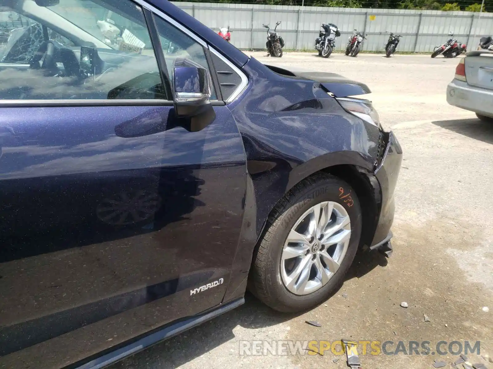 9 Photograph of a damaged car 5TDZSKFC0MS024655 TOYOTA SIENNA 2021