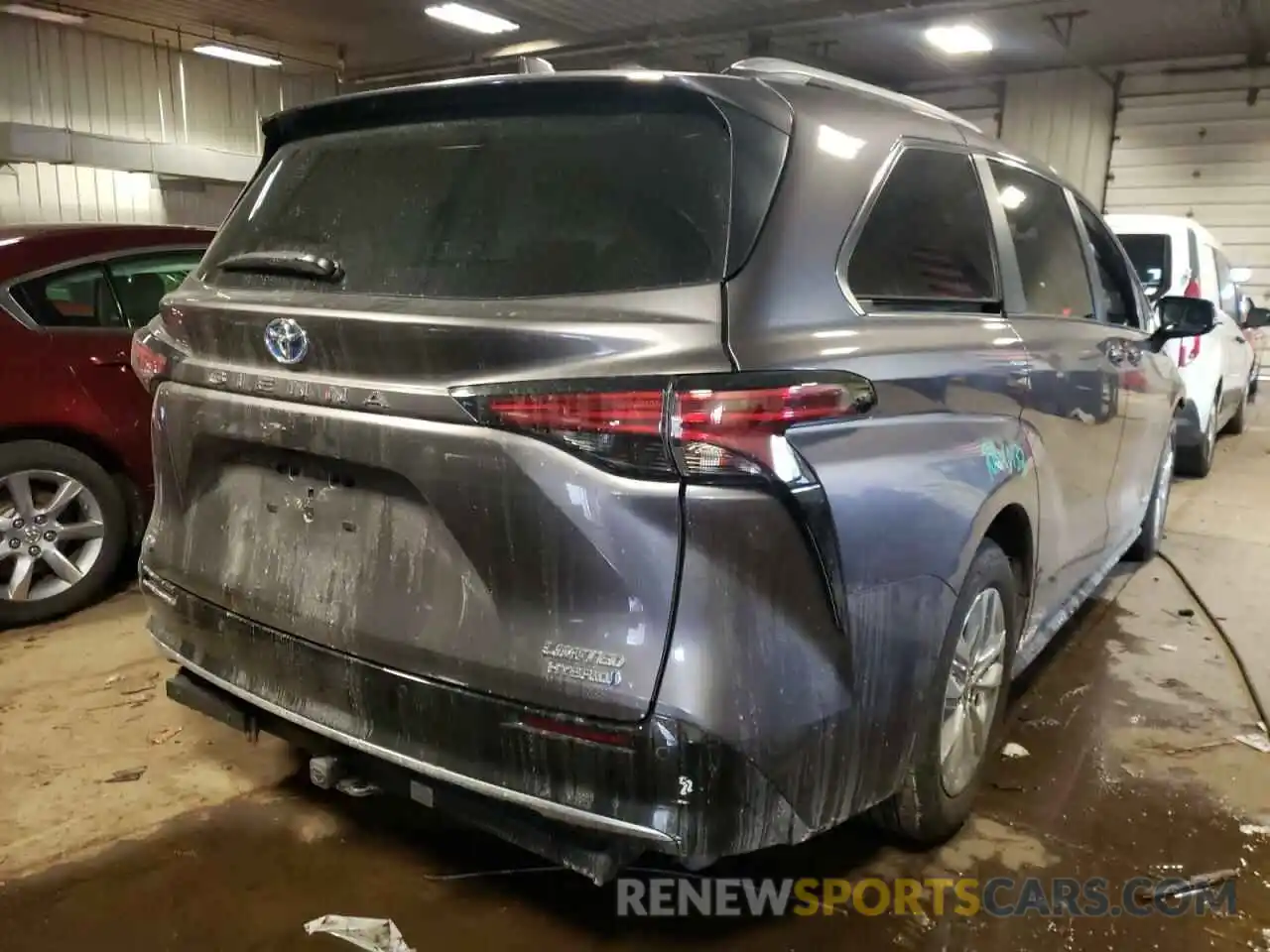 4 Photograph of a damaged car 5TDZSKFC3MS036508 TOYOTA SIENNA 2021