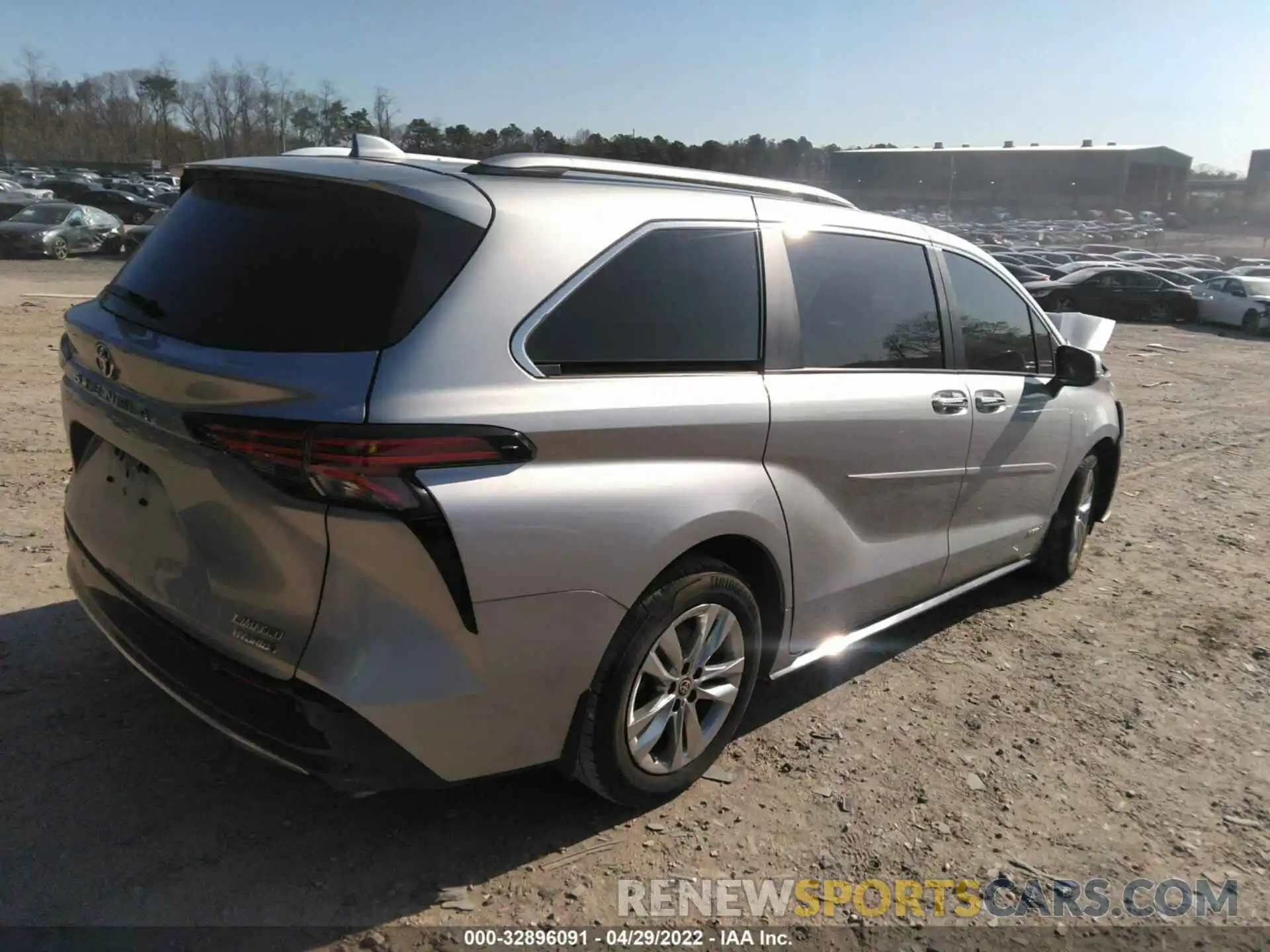 4 Photograph of a damaged car 5TDZSKFC4MS004148 TOYOTA SIENNA 2021