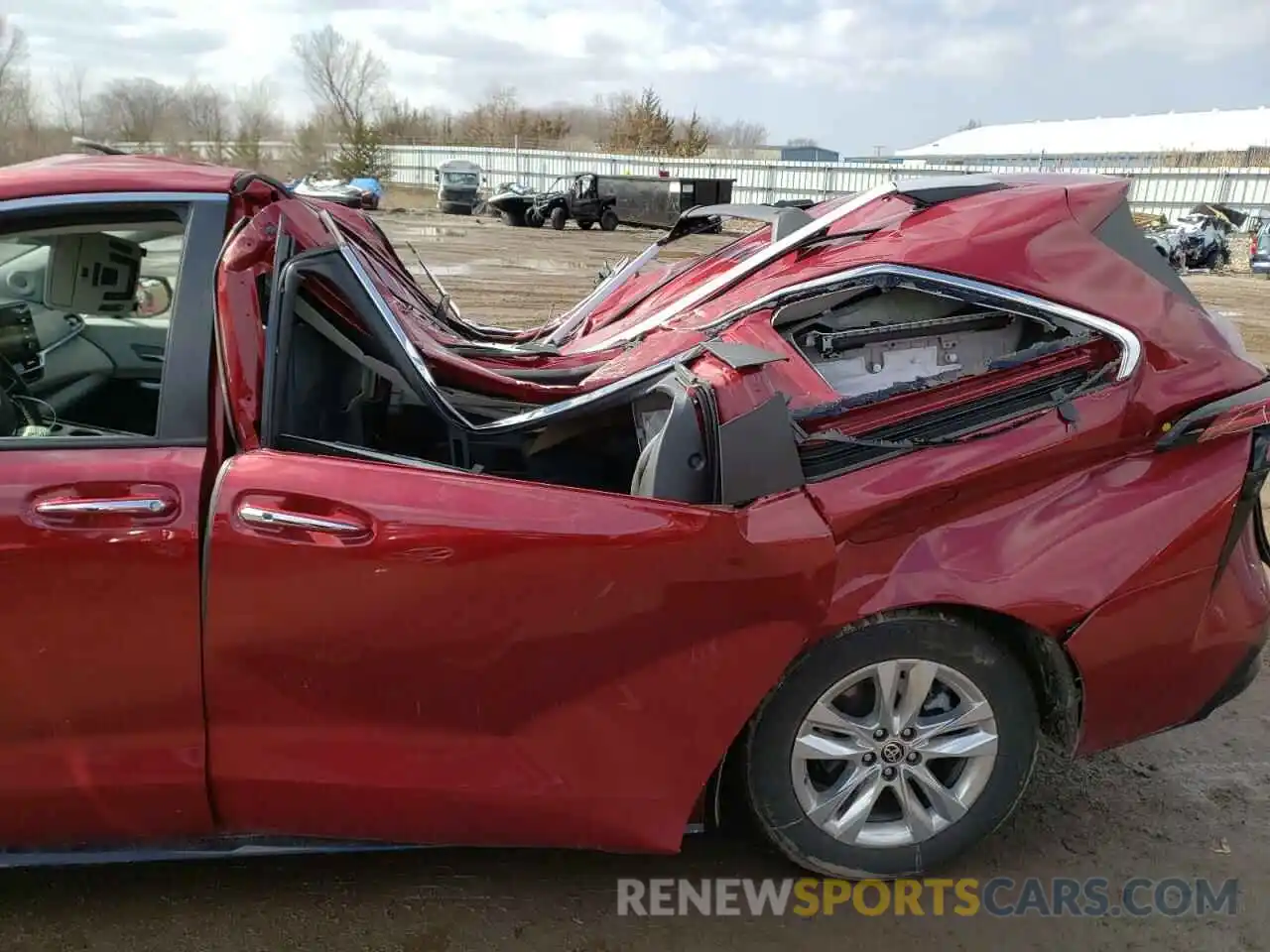 9 Photograph of a damaged car 5TDZSKFCXMS015218 TOYOTA SIENNA 2021