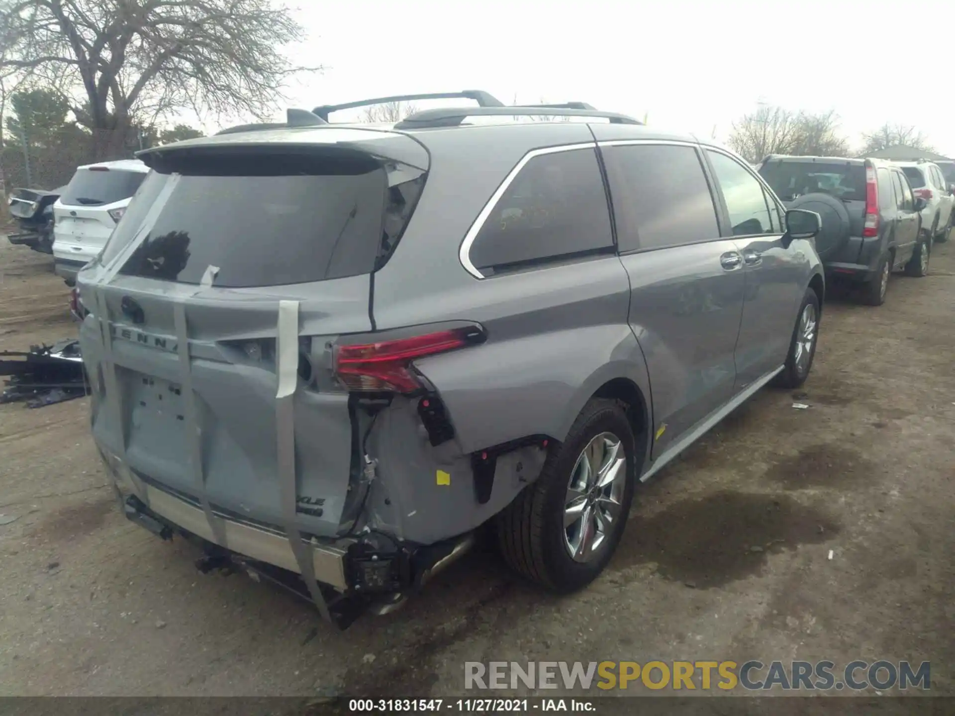 4 Photograph of a damaged car 5TDASKFC5NS043586 TOYOTA SIENNA 2022