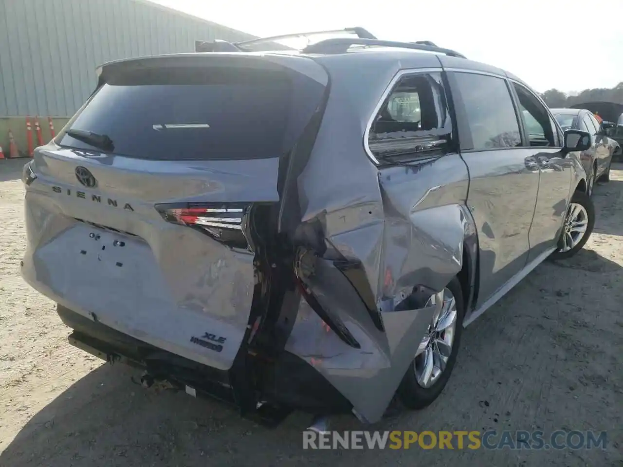 4 Photograph of a damaged car 5TDASKFC6NS053527 TOYOTA SIENNA 2022