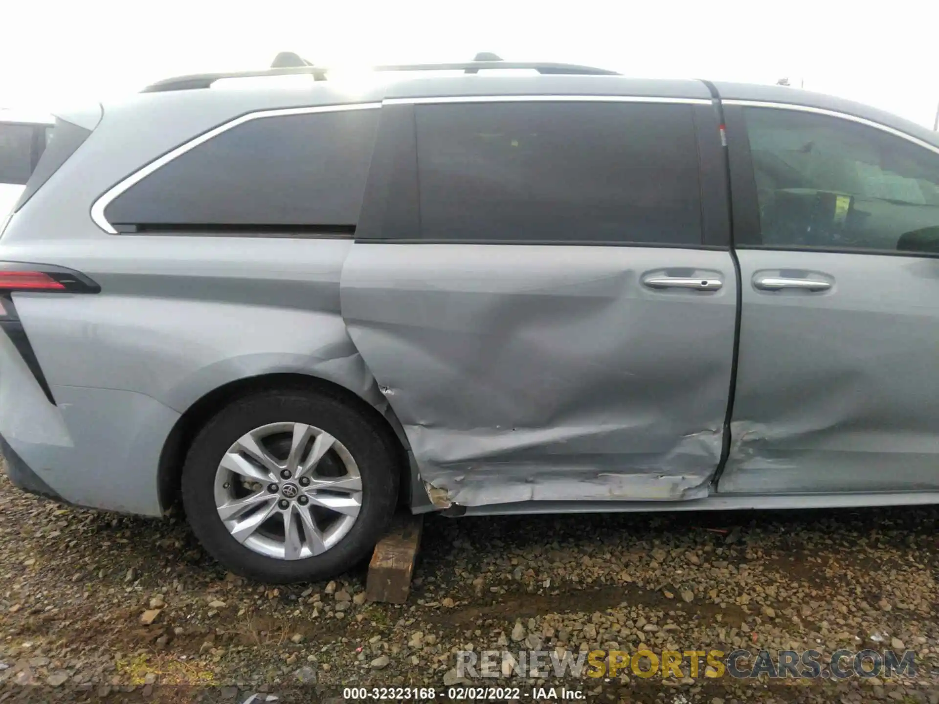 6 Photograph of a damaged car 5TDASKFC8NS043517 TOYOTA SIENNA 2022