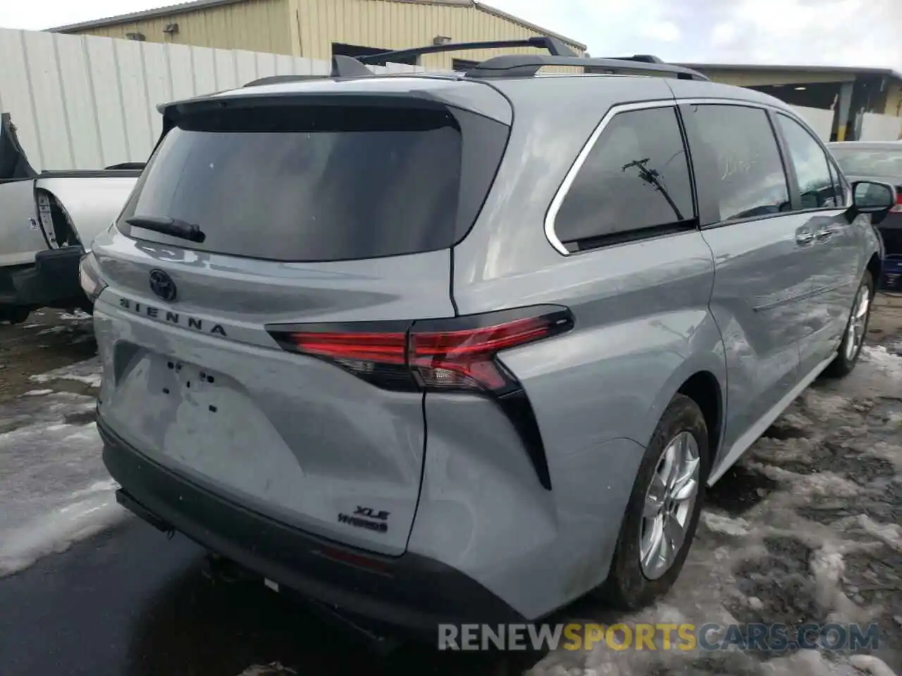 4 Photograph of a damaged car 5TDASKFCXNS043020 TOYOTA SIENNA 2022