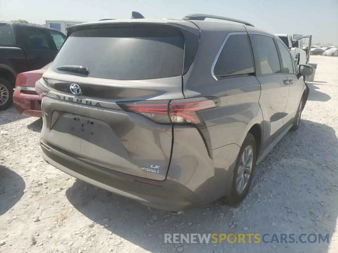 4 Photograph of a damaged car 5TDBRKEC2NS110968 TOYOTA SIENNA 2022