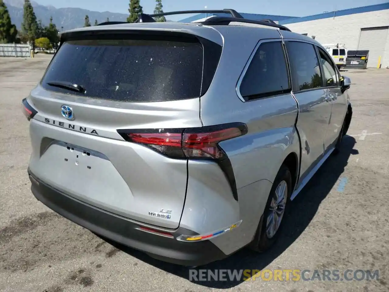 4 Photograph of a damaged car 5TDBRKEC3NS098233 TOYOTA SIENNA 2022