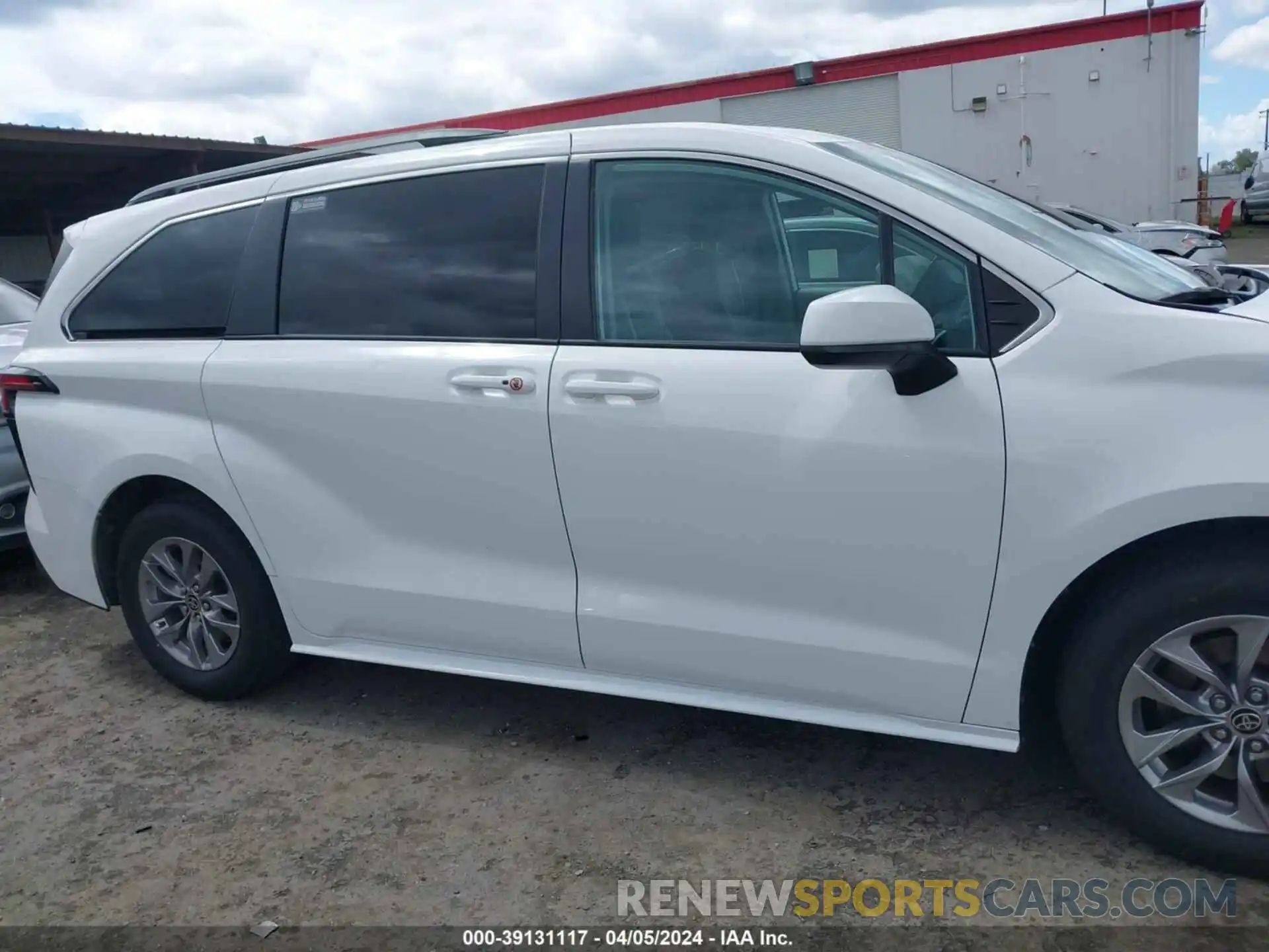 14 Photograph of a damaged car 5TDBRKEC6NS094662 TOYOTA SIENNA 2022