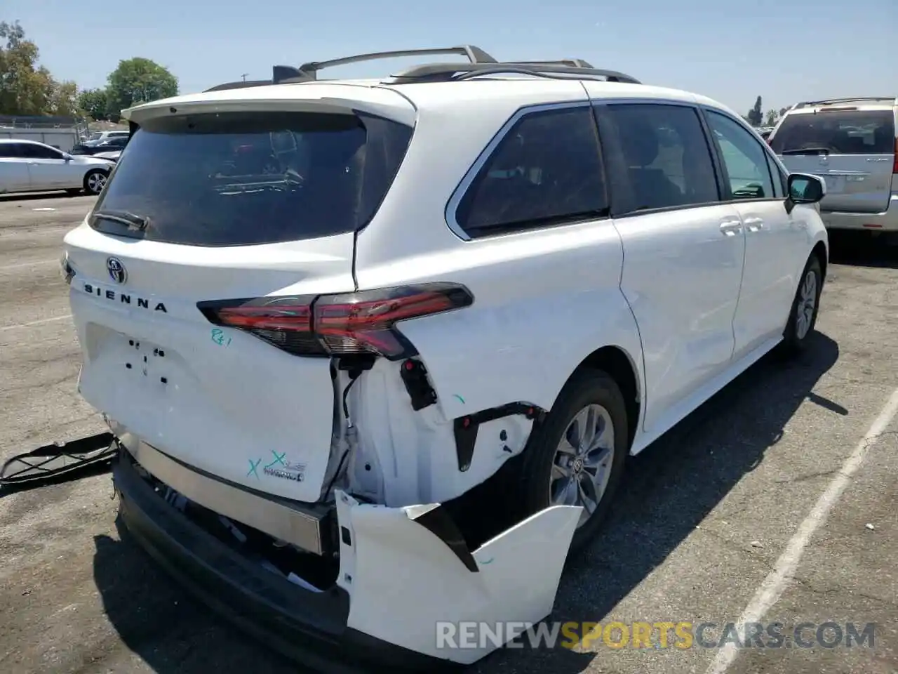 4 Photograph of a damaged car 5TDBRKEC7NS089048 TOYOTA SIENNA 2022