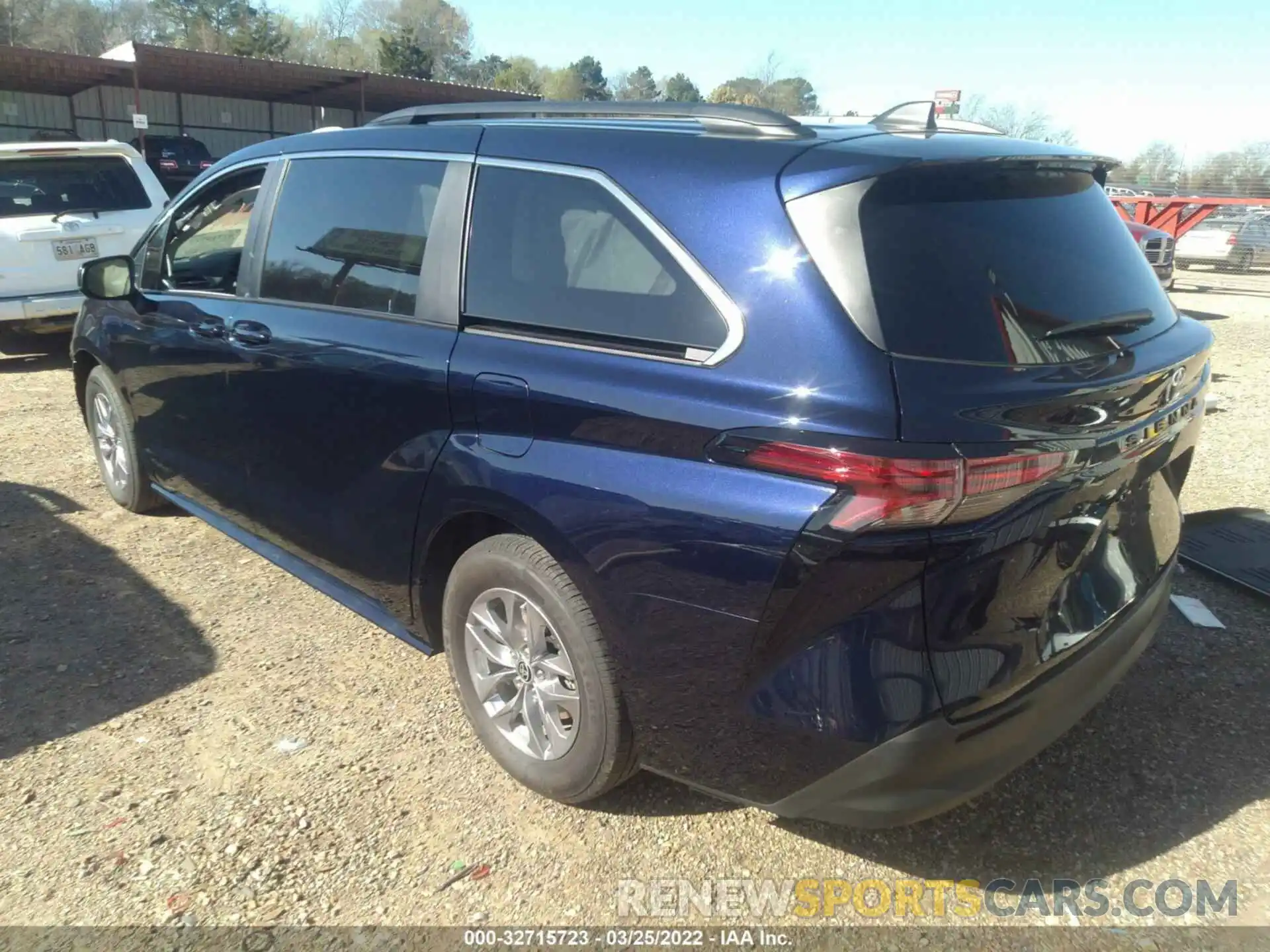 3 Photograph of a damaged car 5TDBRKEC8NS083842 TOYOTA SIENNA 2022