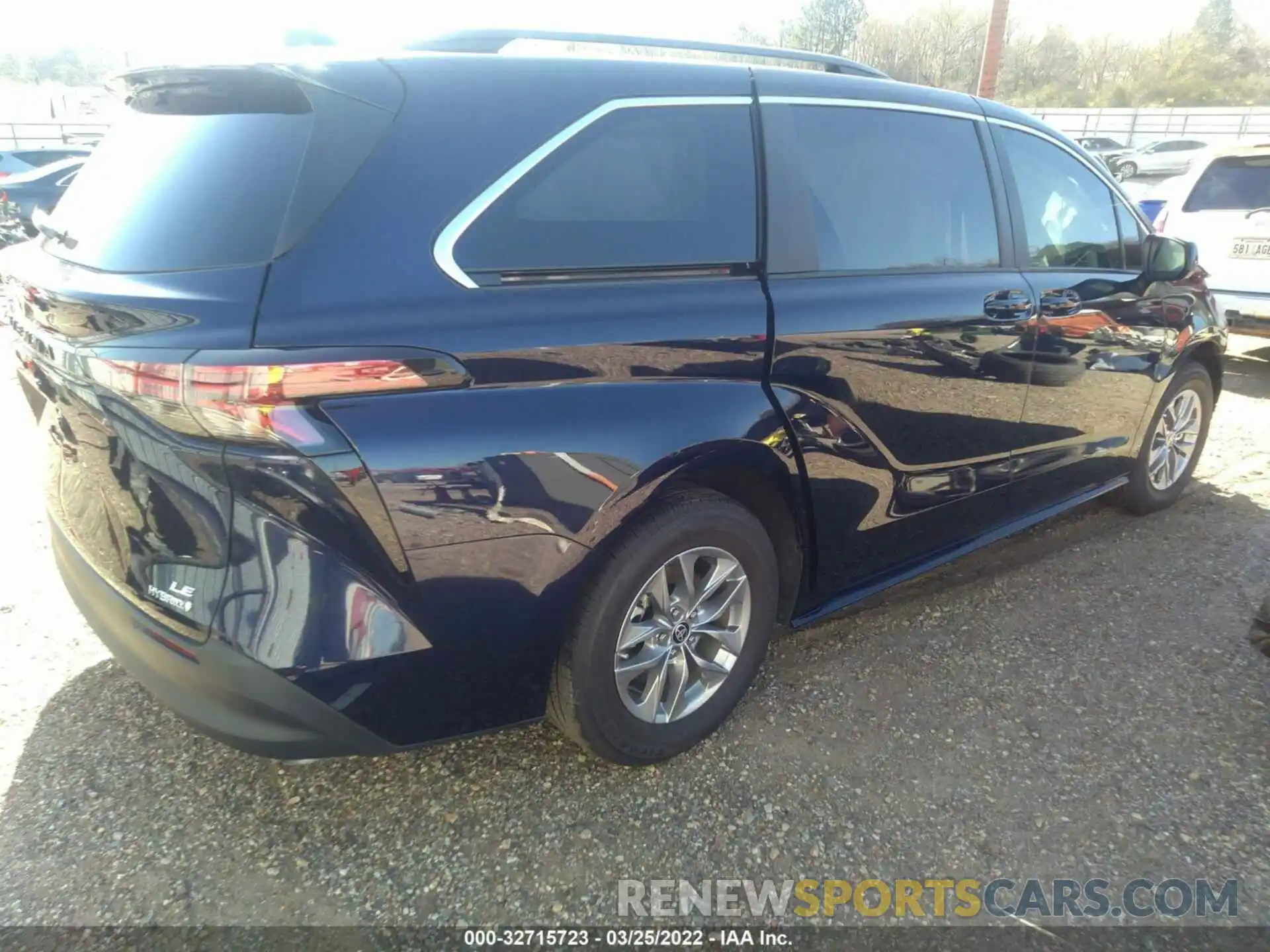 4 Photograph of a damaged car 5TDBRKEC8NS083842 TOYOTA SIENNA 2022